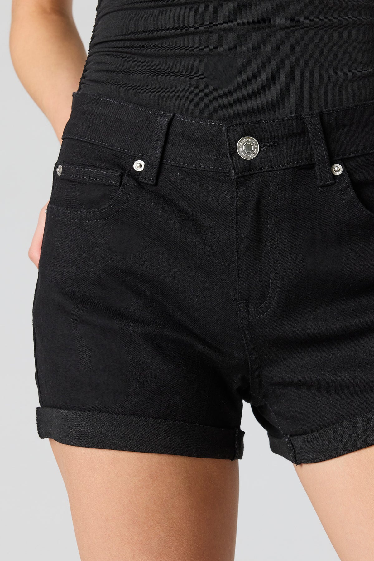 Vue alternative 4. Short Miami en denim extensible noir à taille haute