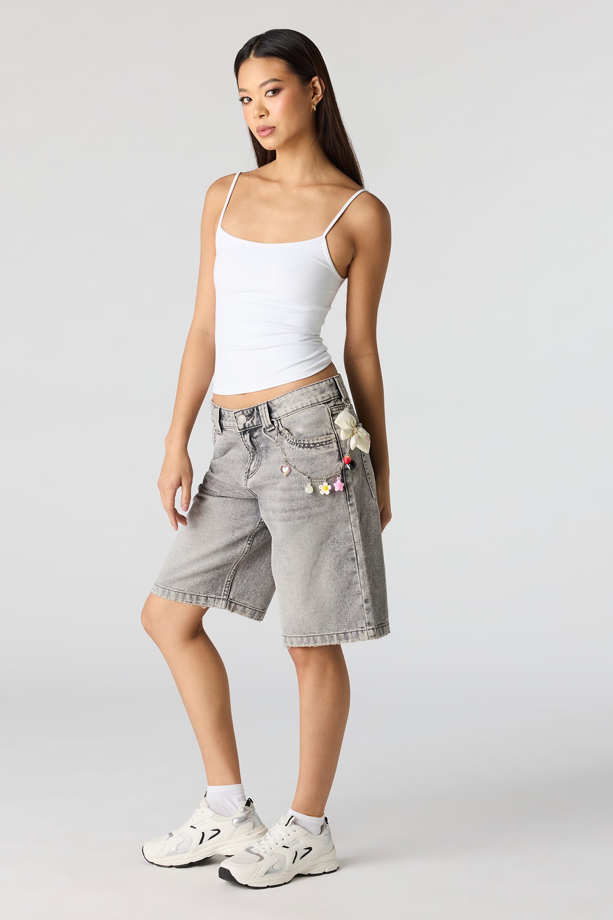 Jort baggy gris à taille basse avec porte-clés