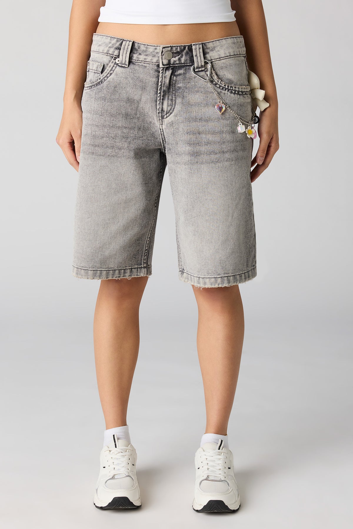 Vue alternative 2. Jort baggy gris à taille basse avec porte-clés