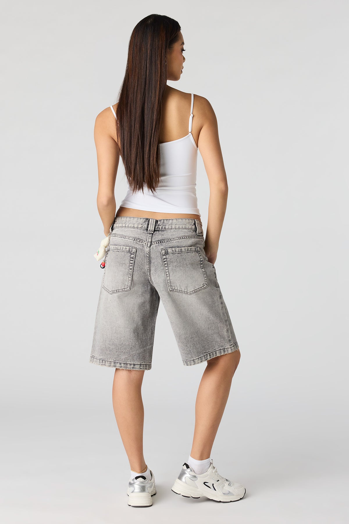 Vue alternative 3. Jort baggy gris à taille basse avec porte-clés