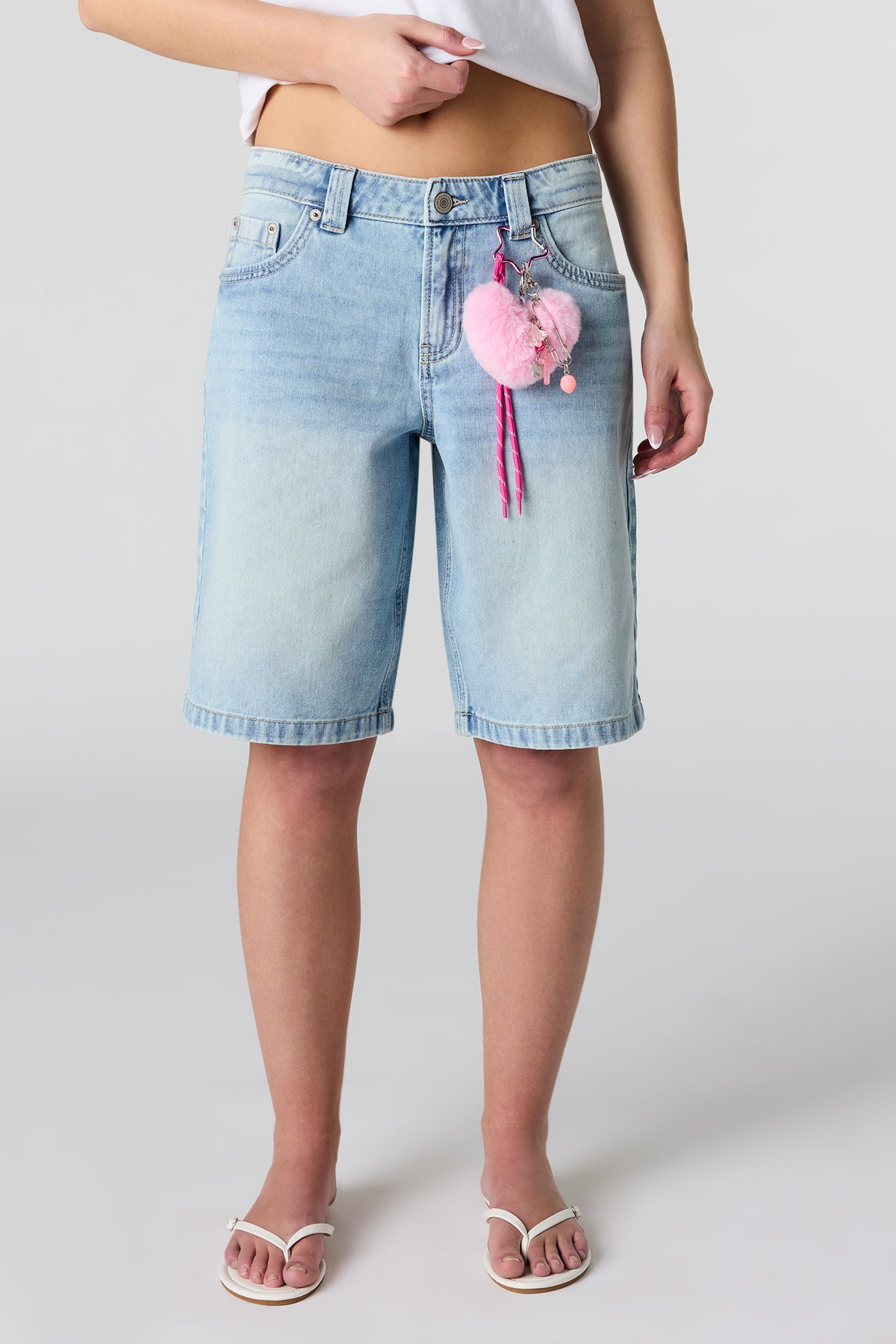 Alt View 2. Low Rise Baggy Light Jort with Keychain - Light Denim Blue