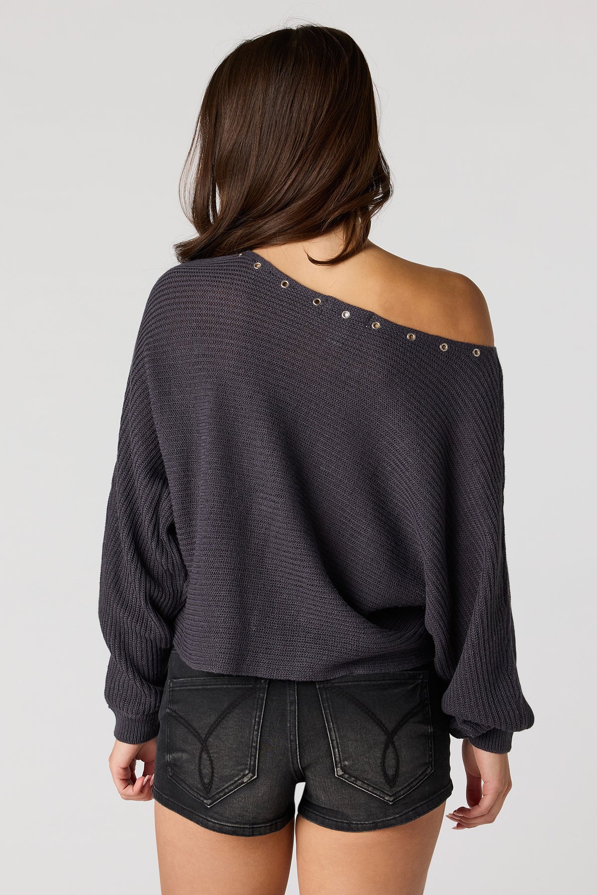 Vue alternative 2. Short en denim extensible délavé noir à taille basse