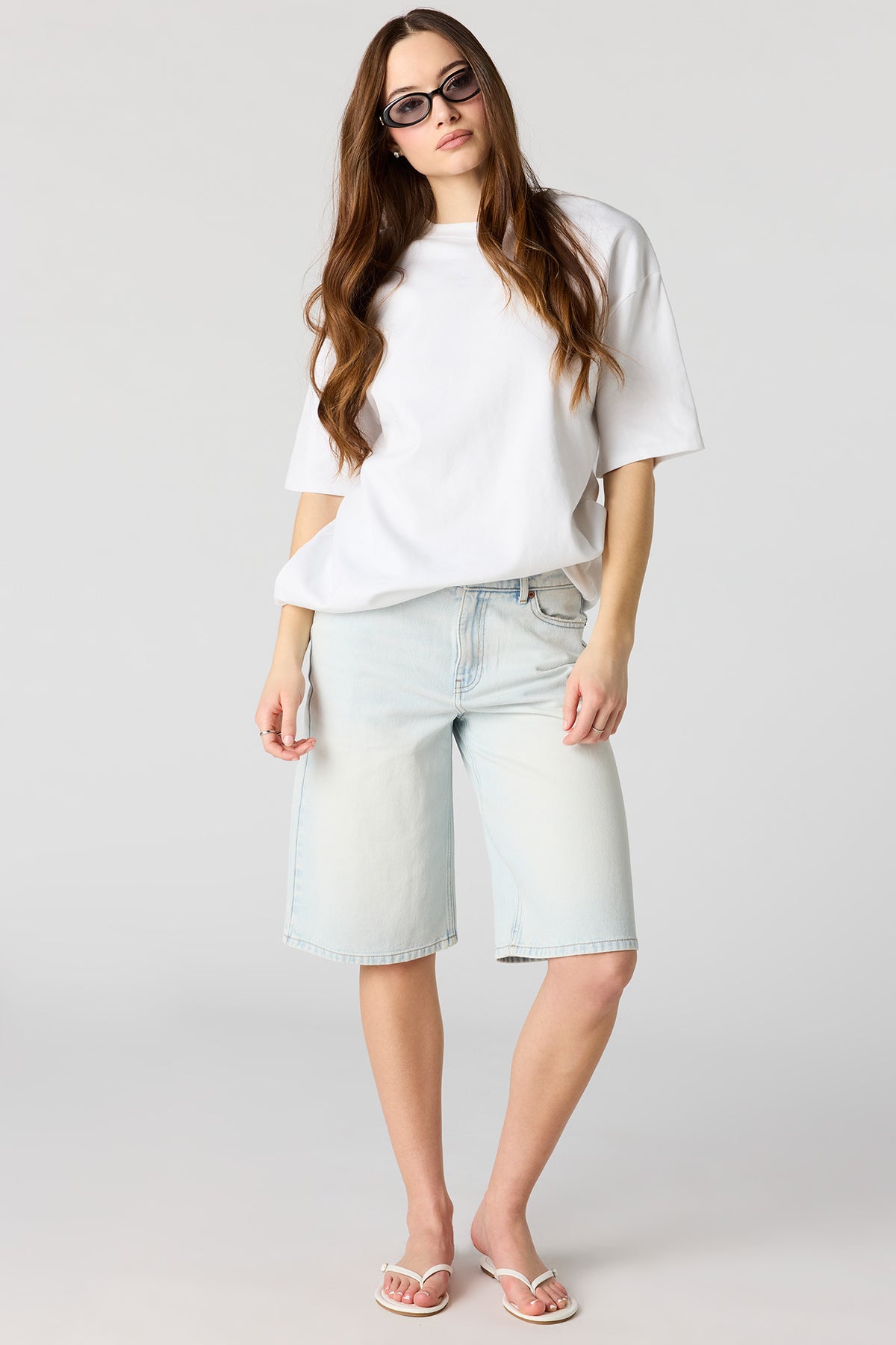 Jort délavé pâle à taille basse 13 po