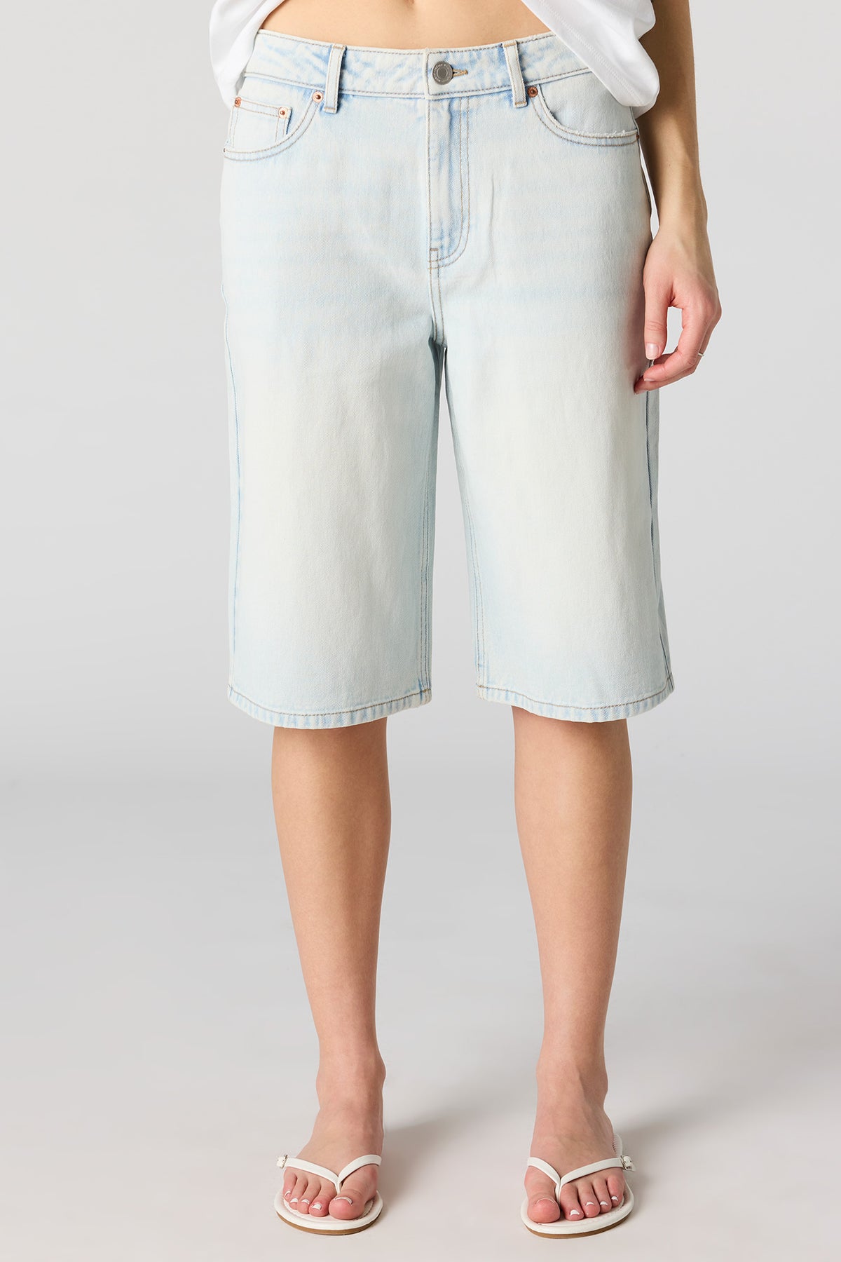 Vue alternative 2. Jort délavé pâle à taille basse 13 po