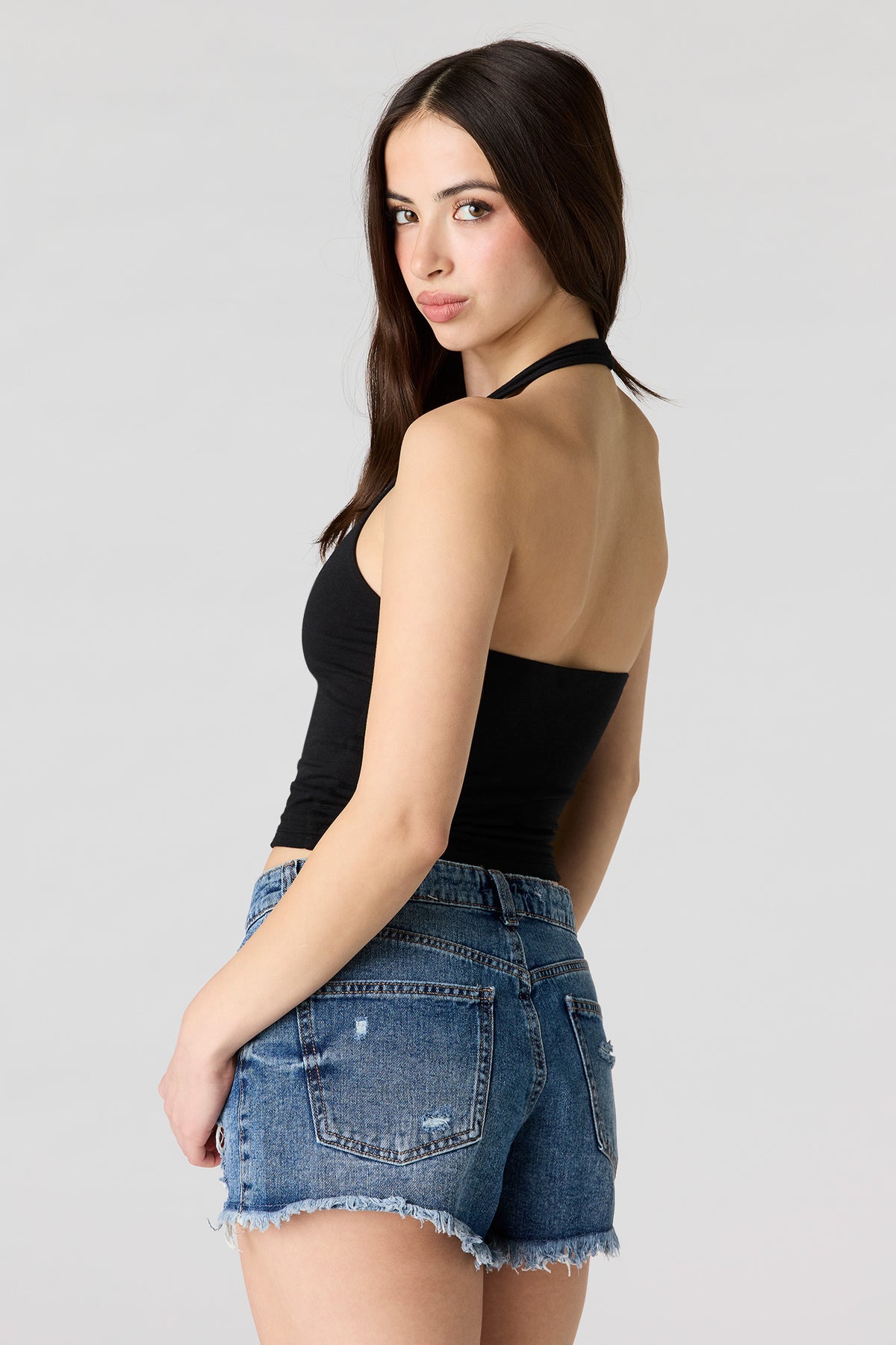 Vue alternative 2. Short déchiré foncé à taille haute