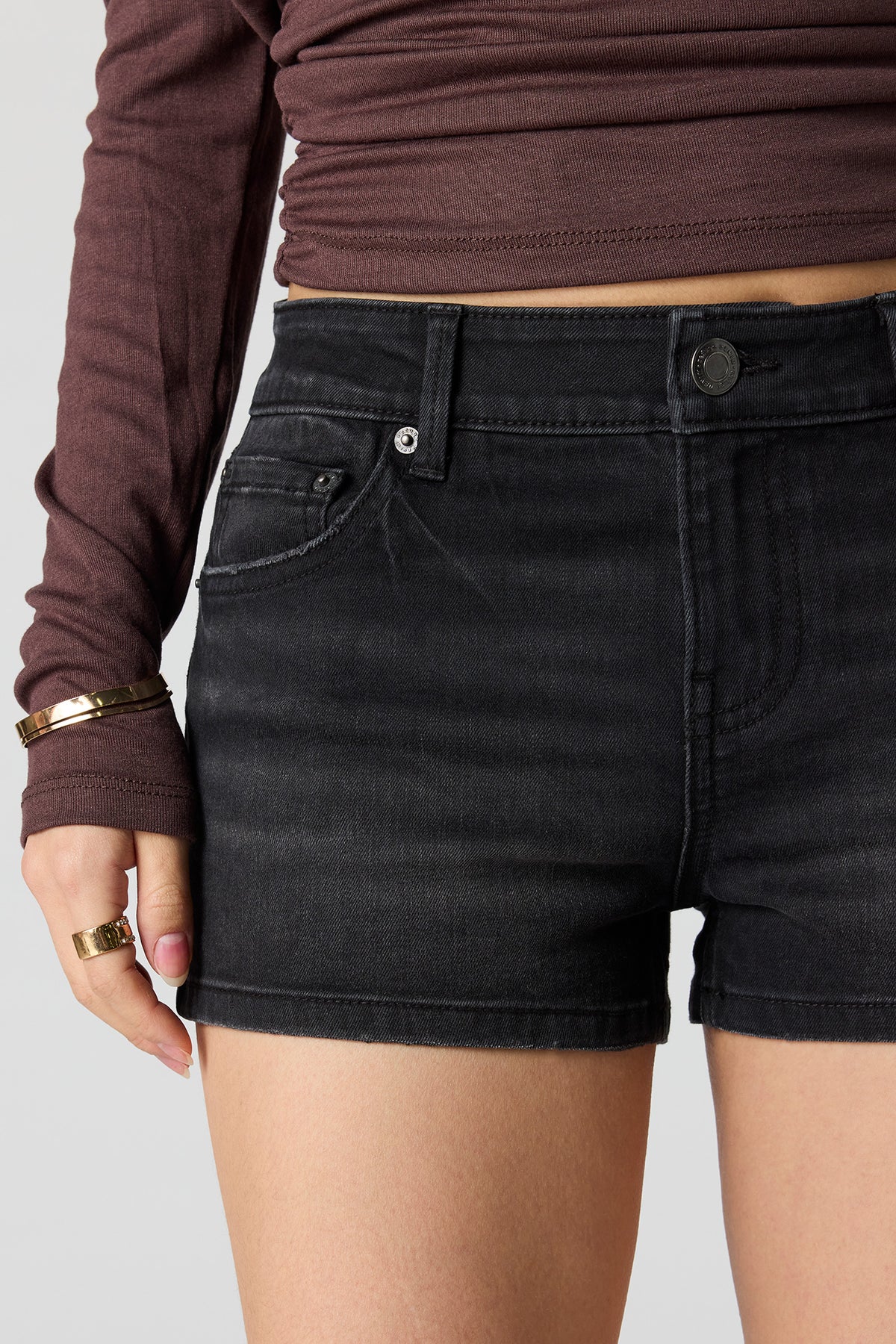 Vue alternative 4. Short remonte-fesses en denim extensible à taille montante