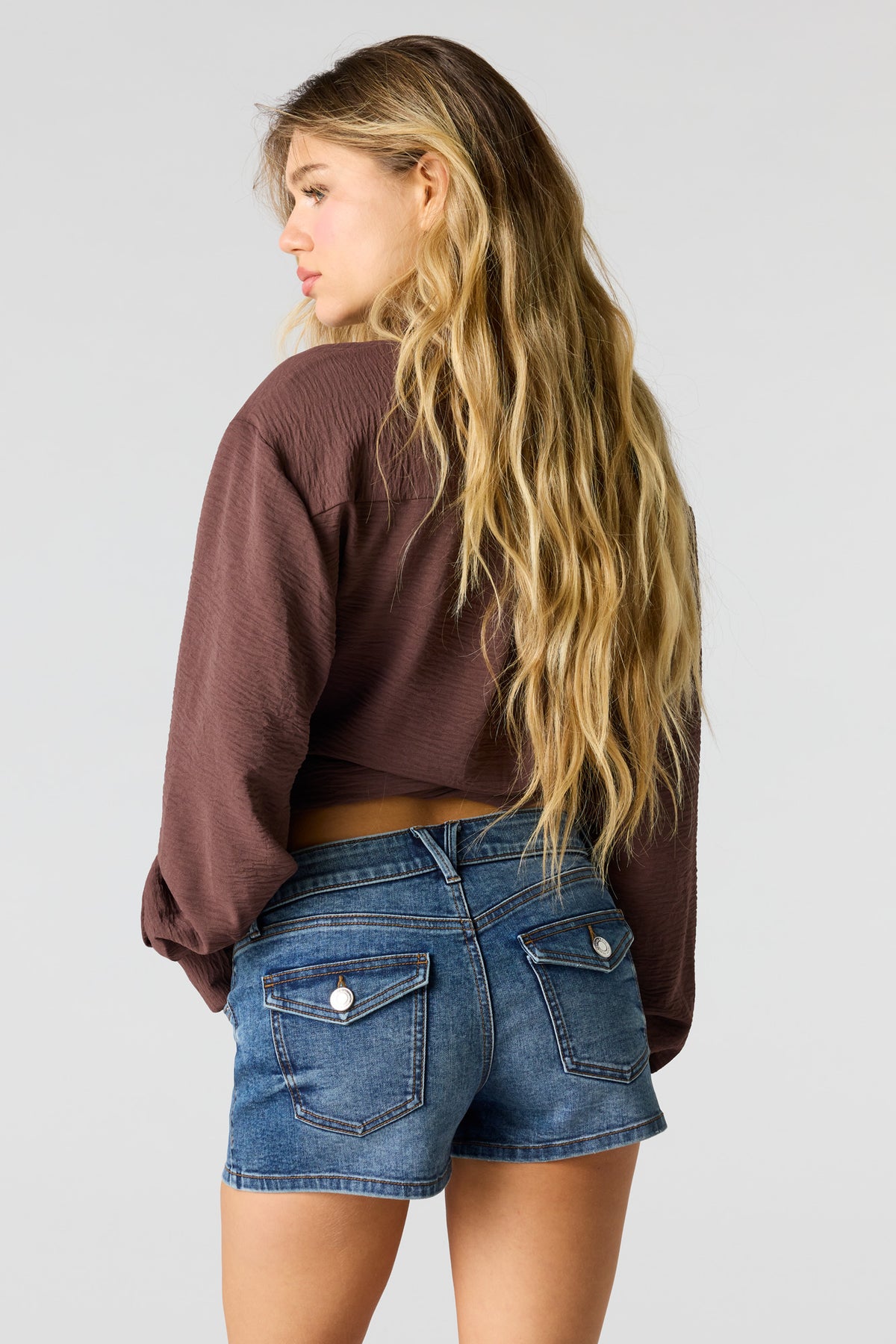 Vue alternative 2. Short remonte-fesses extensible à taille montante délavé foncé