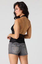 Short remonte-fesses mi-taille avec motif brodé