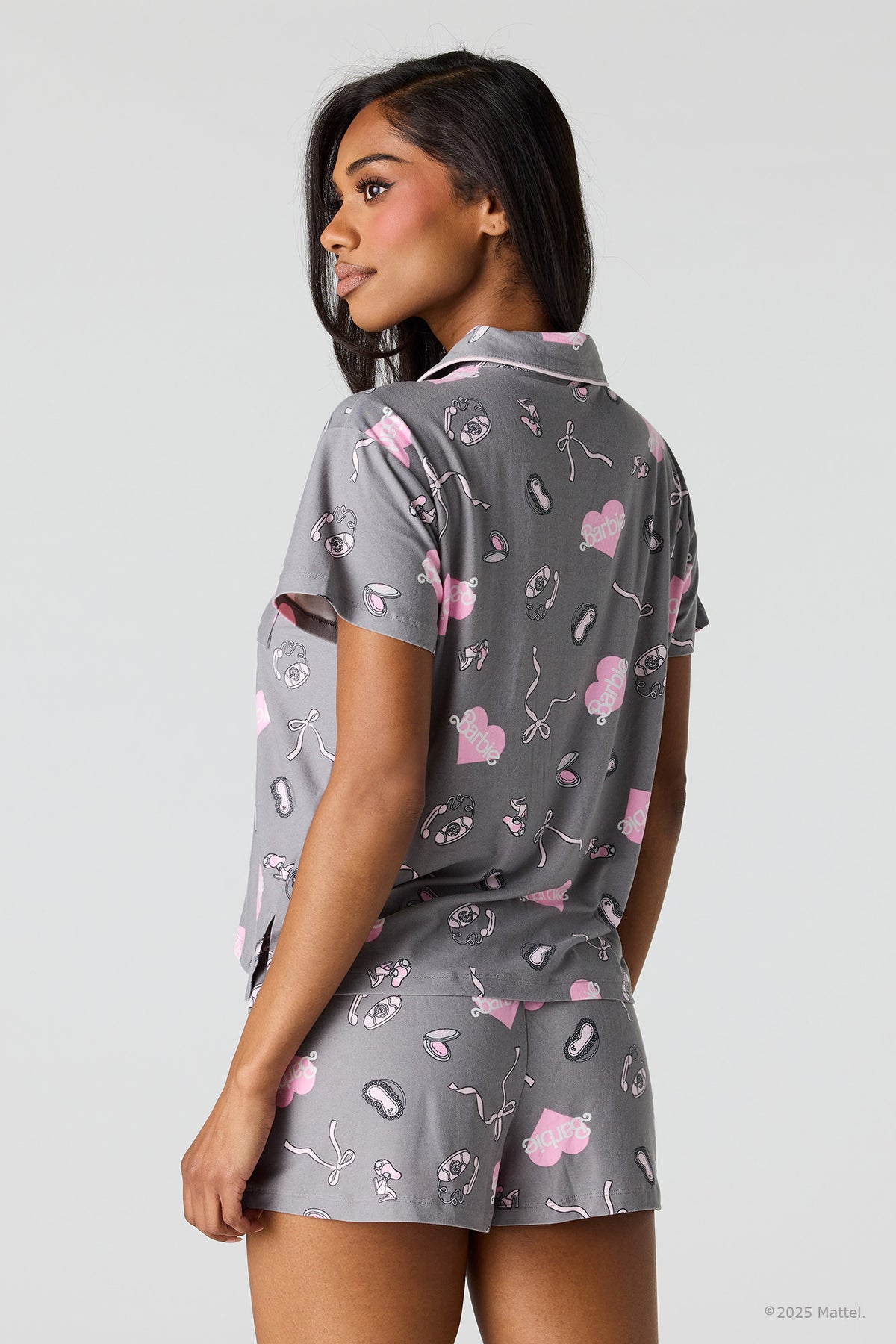 Vue alternative 2. Ensemble pyjama haut boutonné et short Barbie™ 