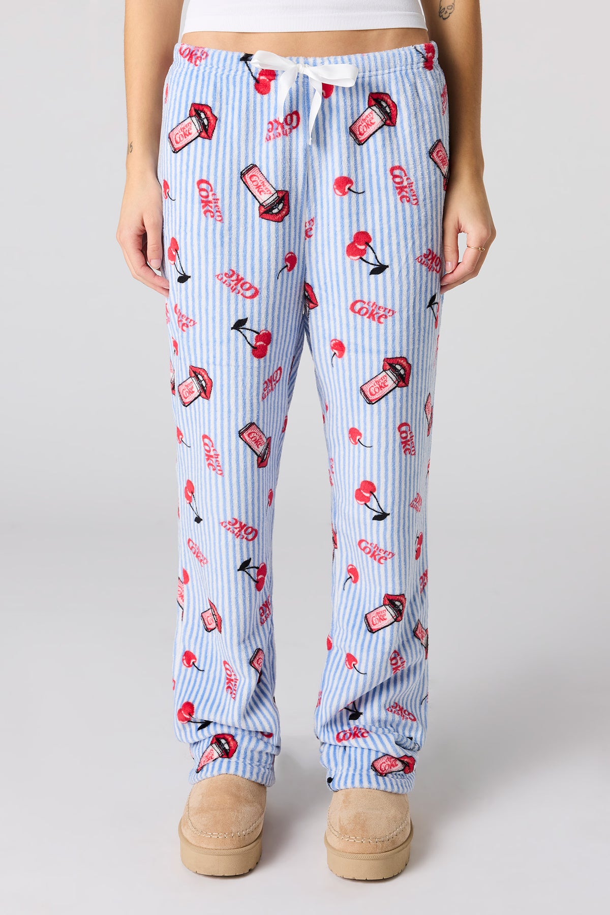 Vue alternative 2. Pantalon de pyjama en peluche à imprimé Cherry Coke