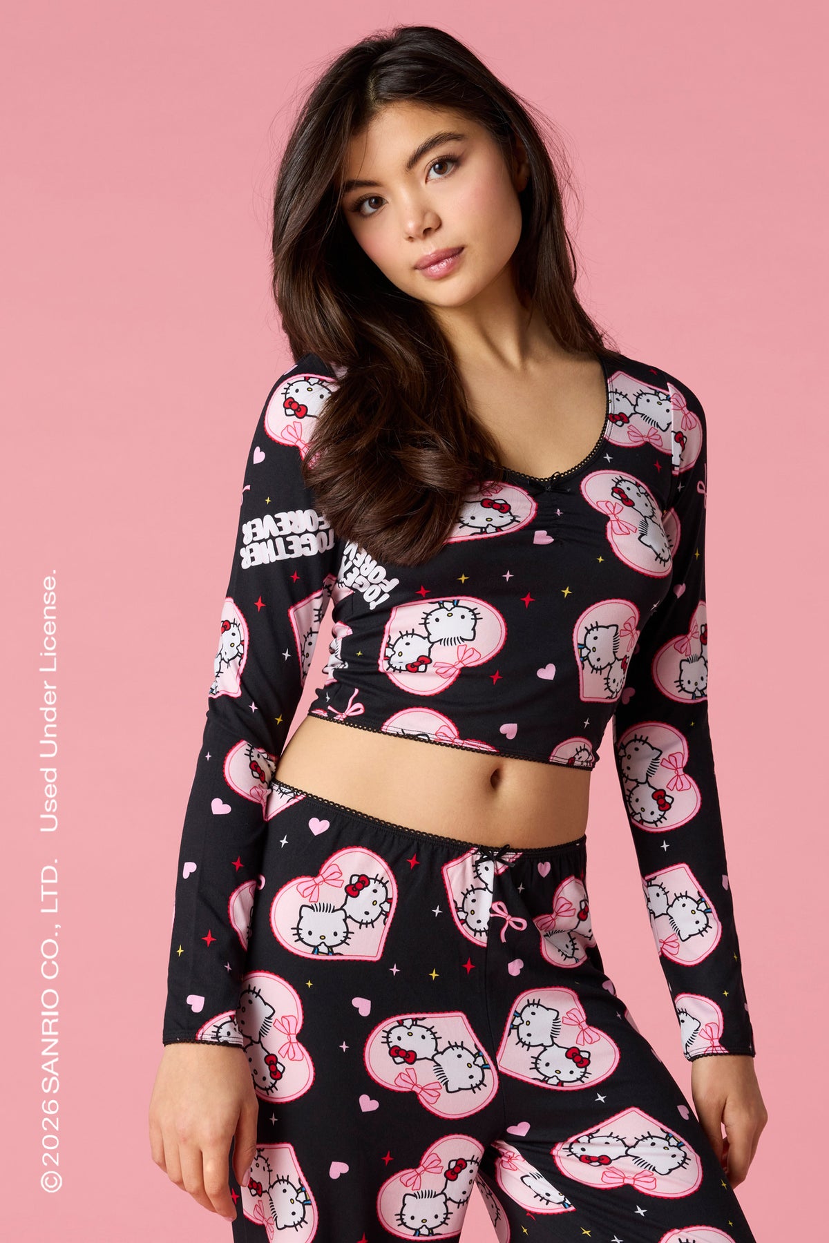 Alt View 2. Hello Kitty® & Dear Daniel™ Long Sleeve Top & Pant Pajama Set - Black