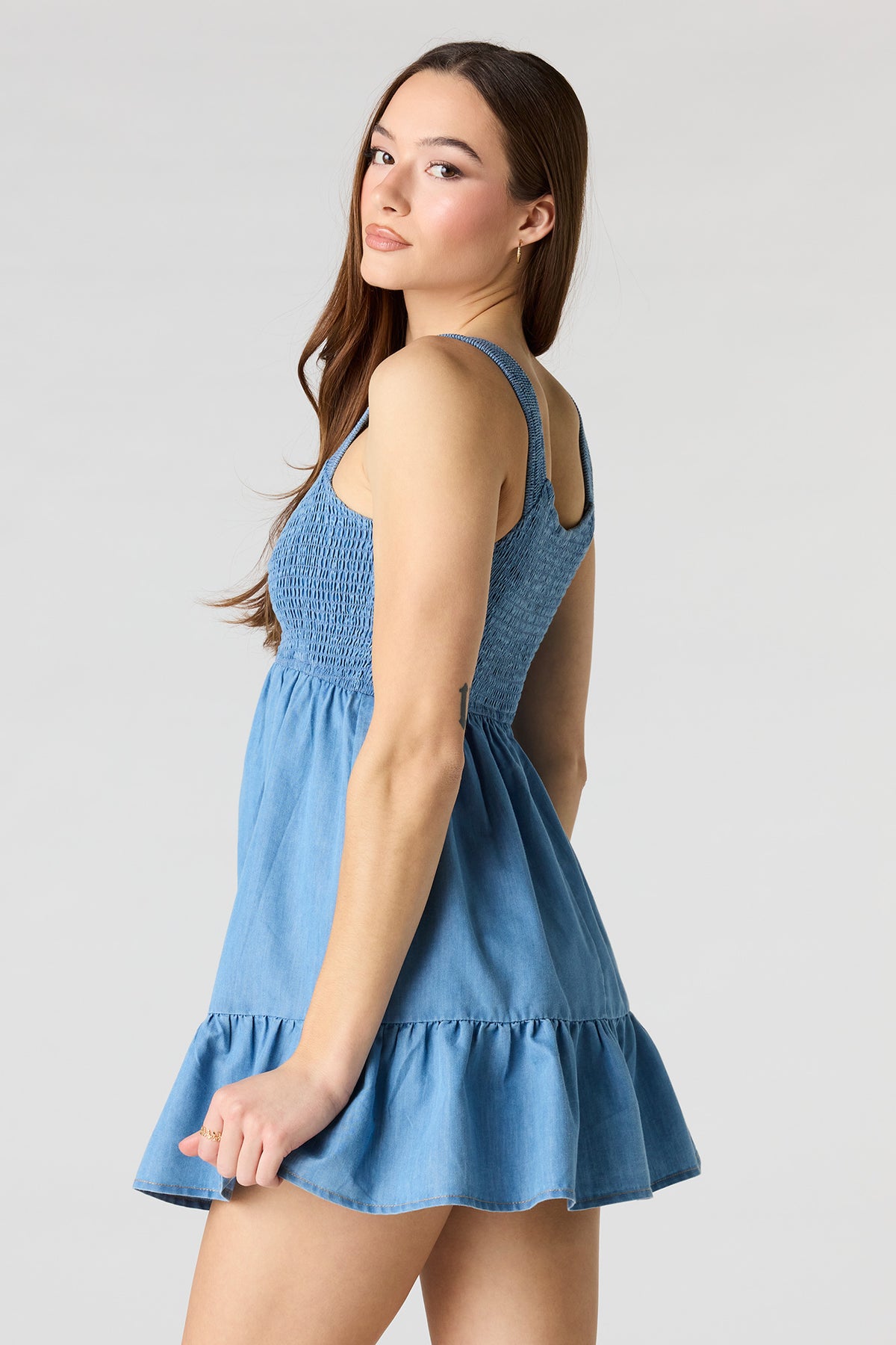 Vue alternative 2. Minirobe plissée