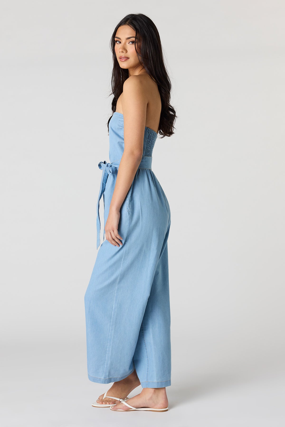 Vue alternative 2. Justaucorps sans bretelles en denim avec ceinture