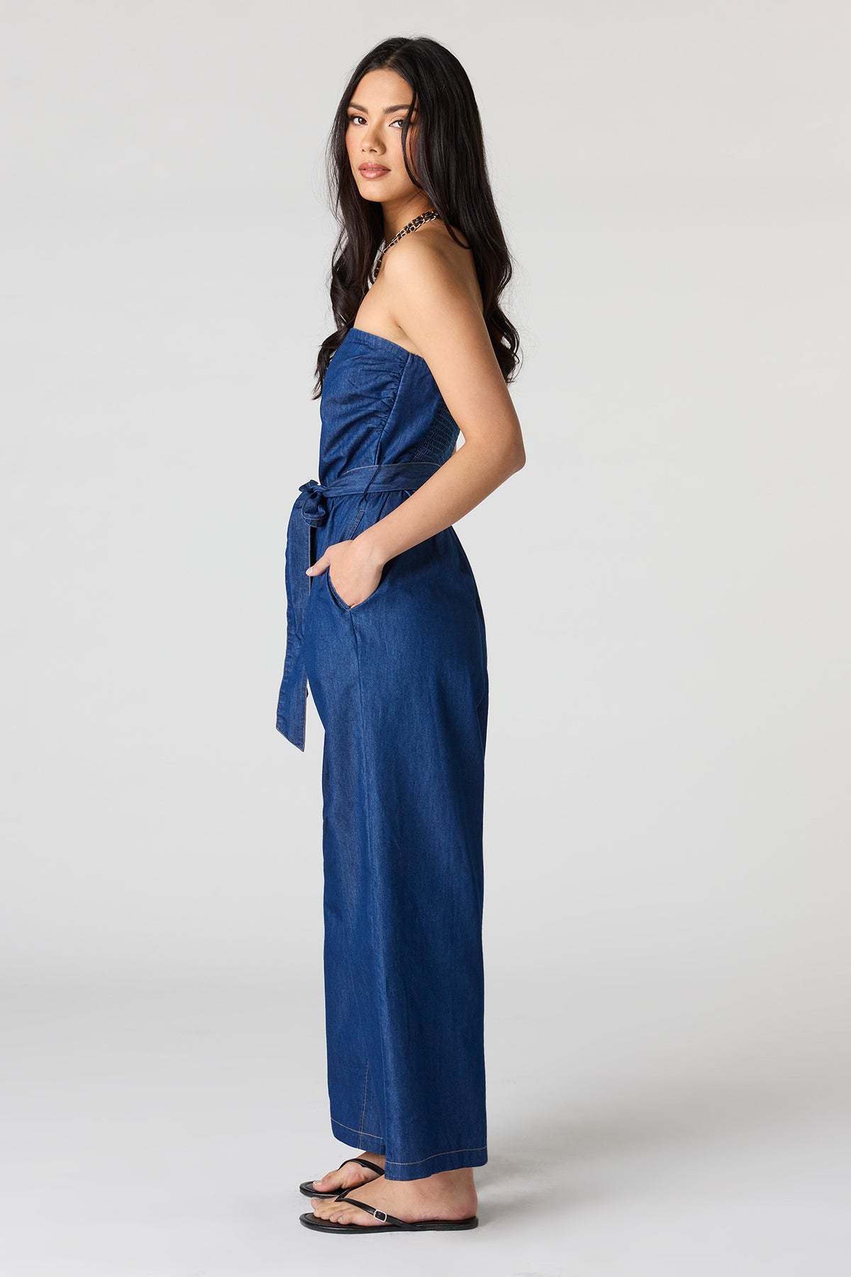 Vue alternative 2. Justaucorps sans bretelles en denim avec ceinture
