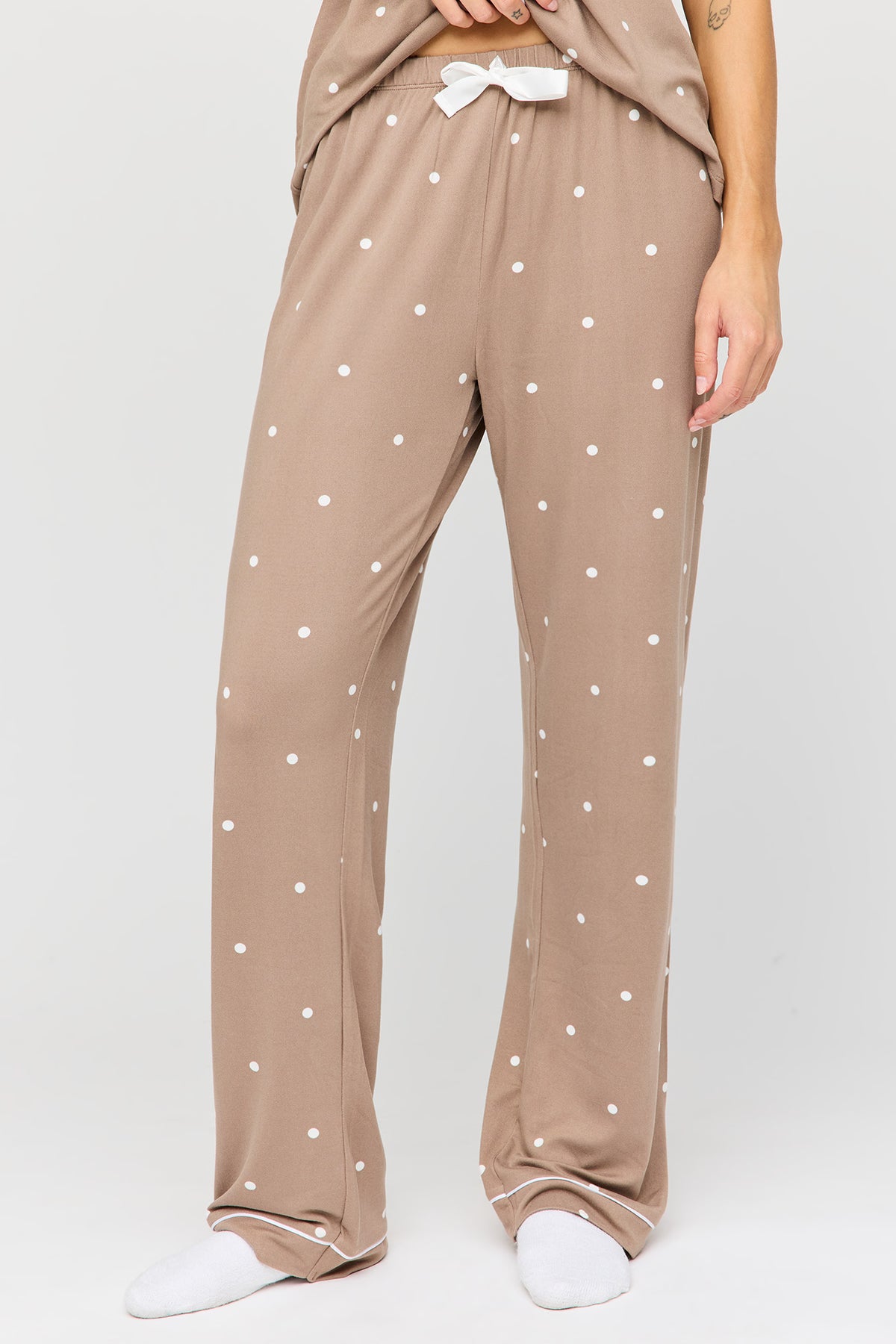 Vue alternative 3. Ensemble pyjama avec haut boutonné à manches courtes et pantalon