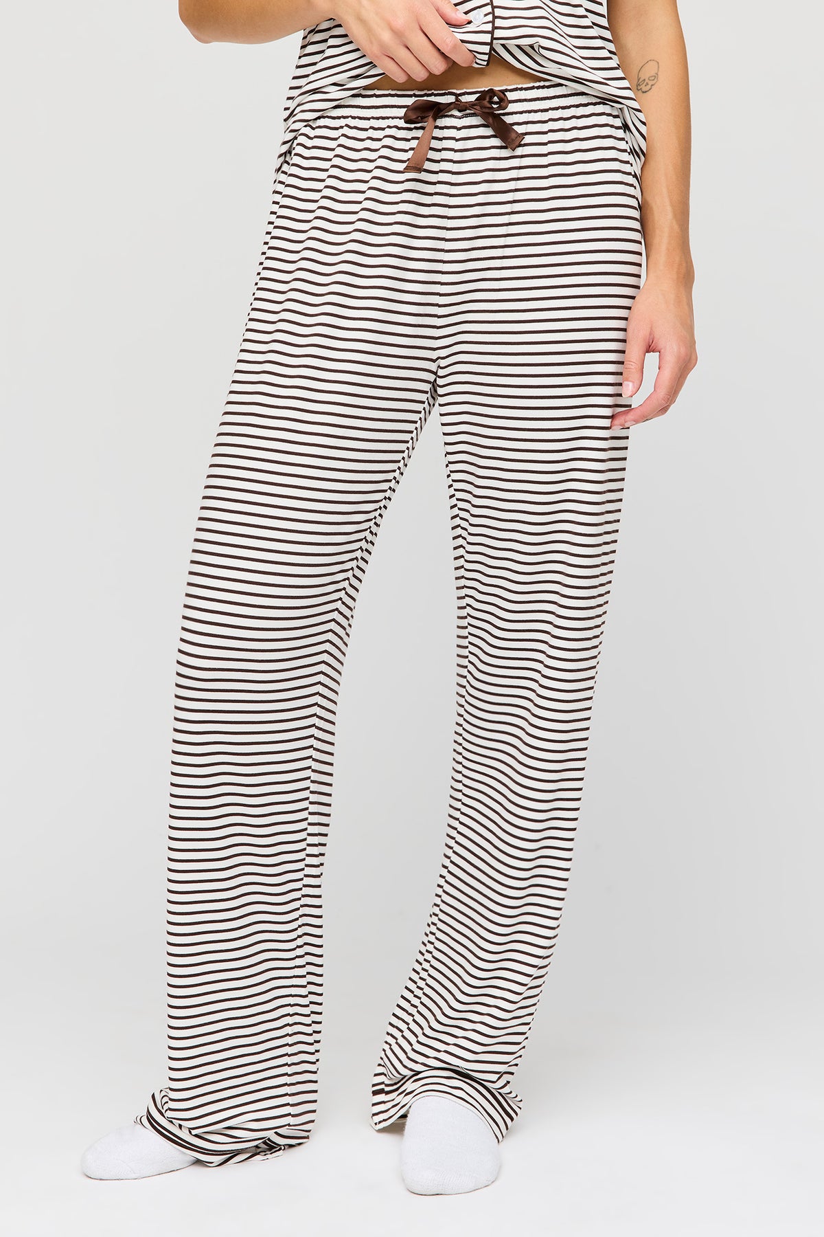 Vue alternative 3. Ensemble pyjama avec haut boutonné à manches courtes et pantalon