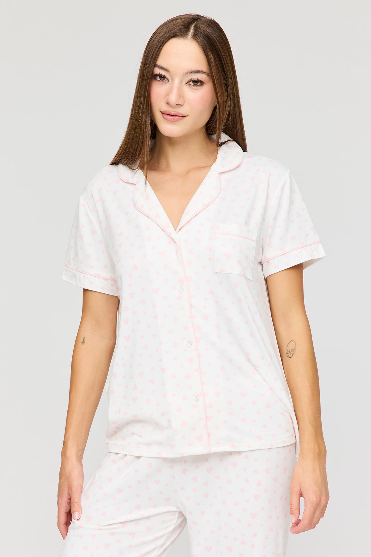 Vue alternative 2. Ensemble pyjama avec haut boutonné à manches courtes et pantalon