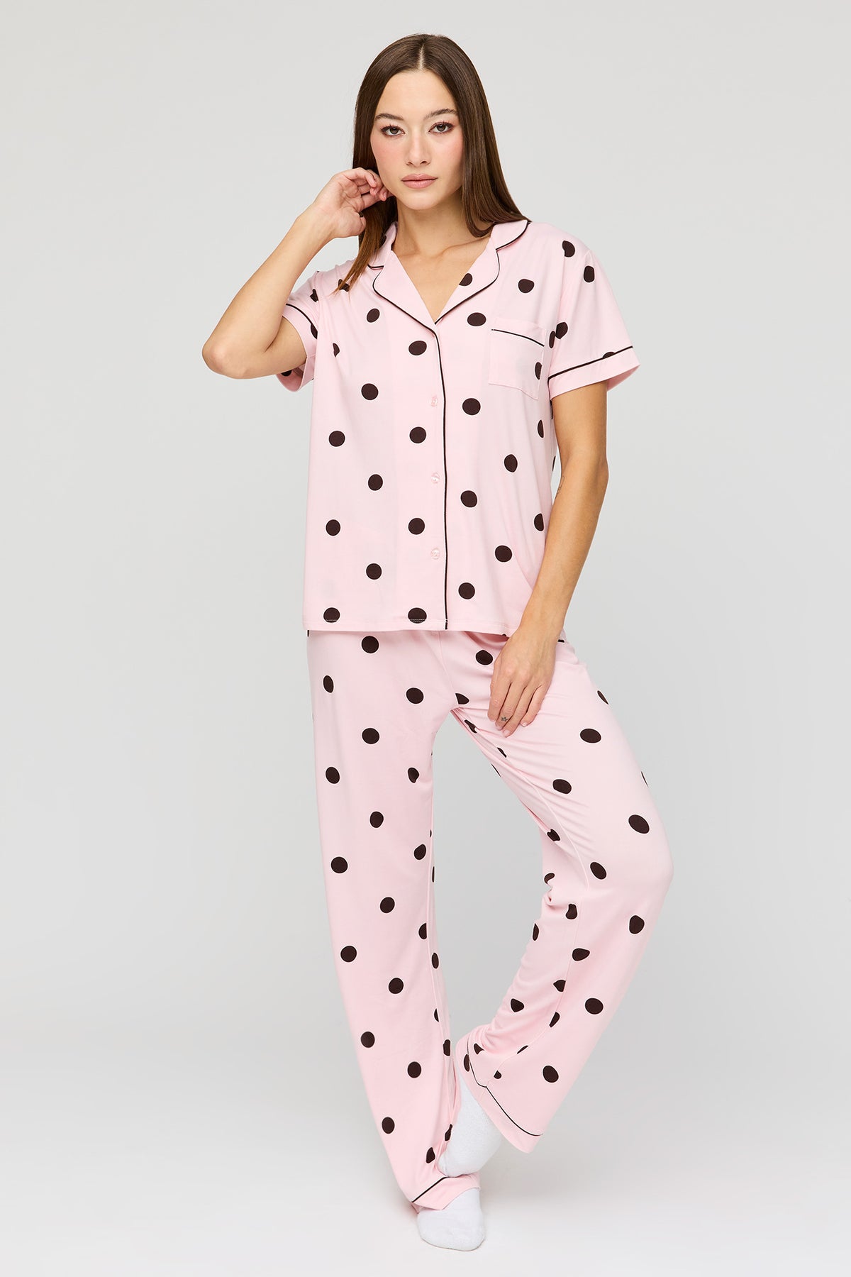 Ensemble pyjama avec haut boutonné à manches courtes et pantalon