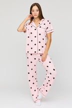 Ensemble pyjama avec haut boutonné à manches courtes et pantalon
