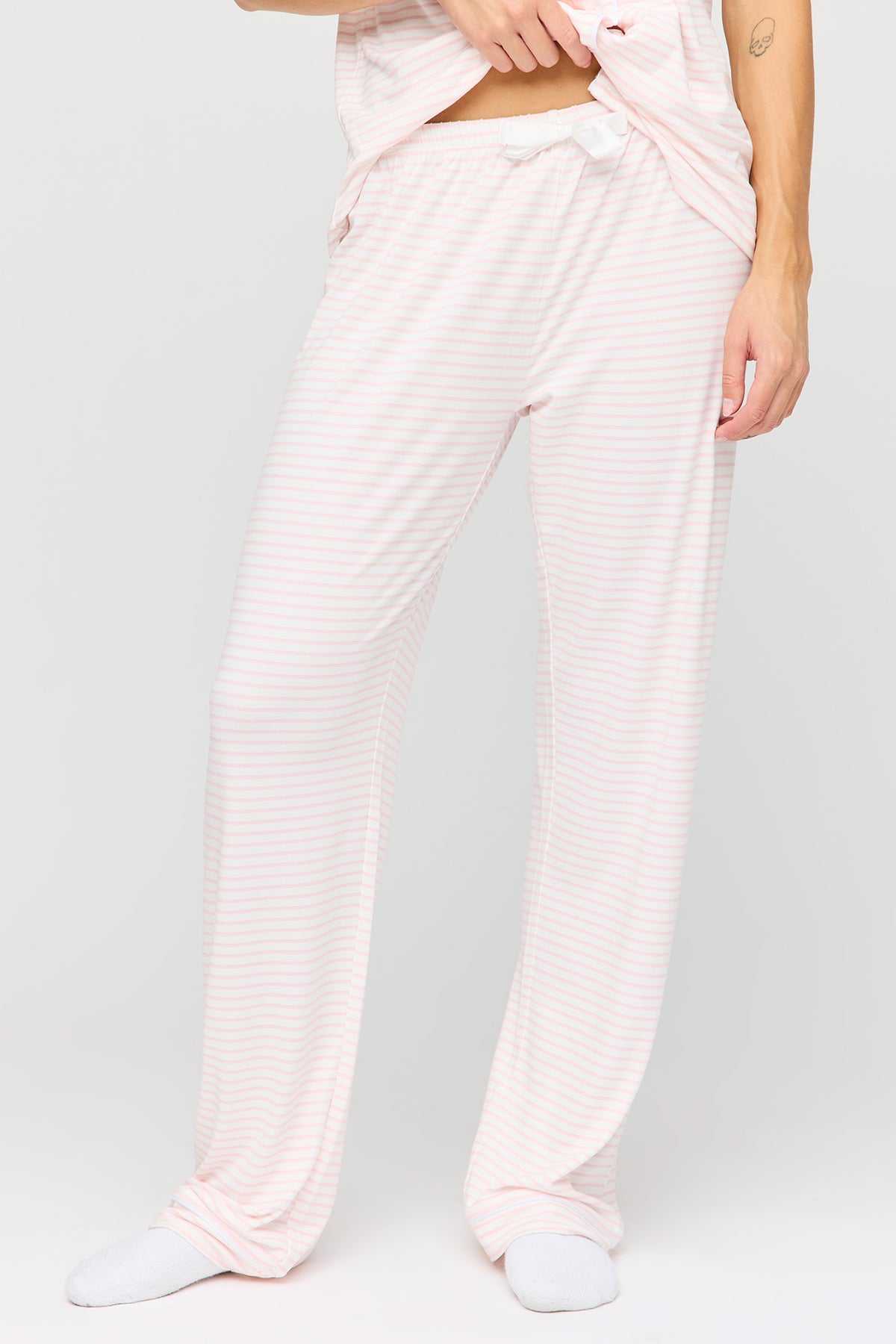 Vue alternative 3. Ensemble pyjama avec haut boutonné à manches courtes et pantalon