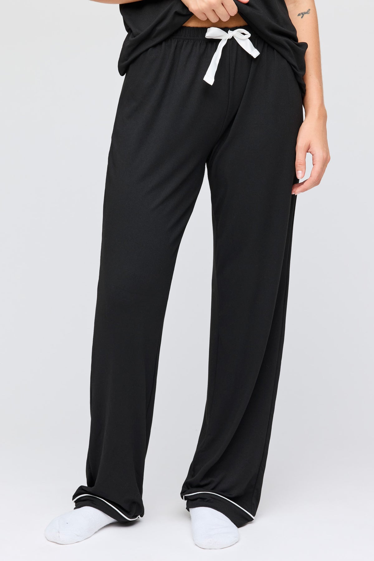 Vue alternative 3. Ensemble pyjama avec haut boutonné doux et pantalon