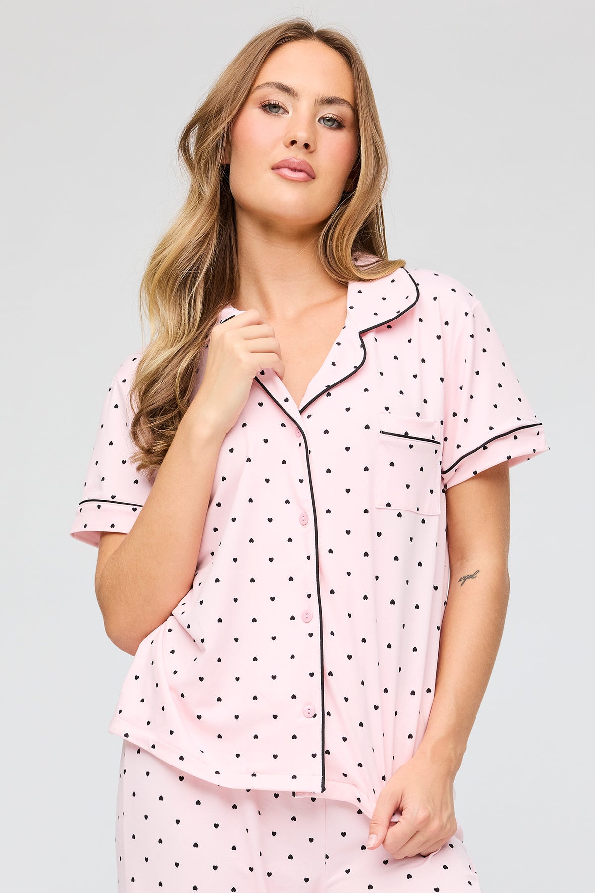 Vue alternative 2. Ensemble pyjama avec haut boutonné doux et pantalon