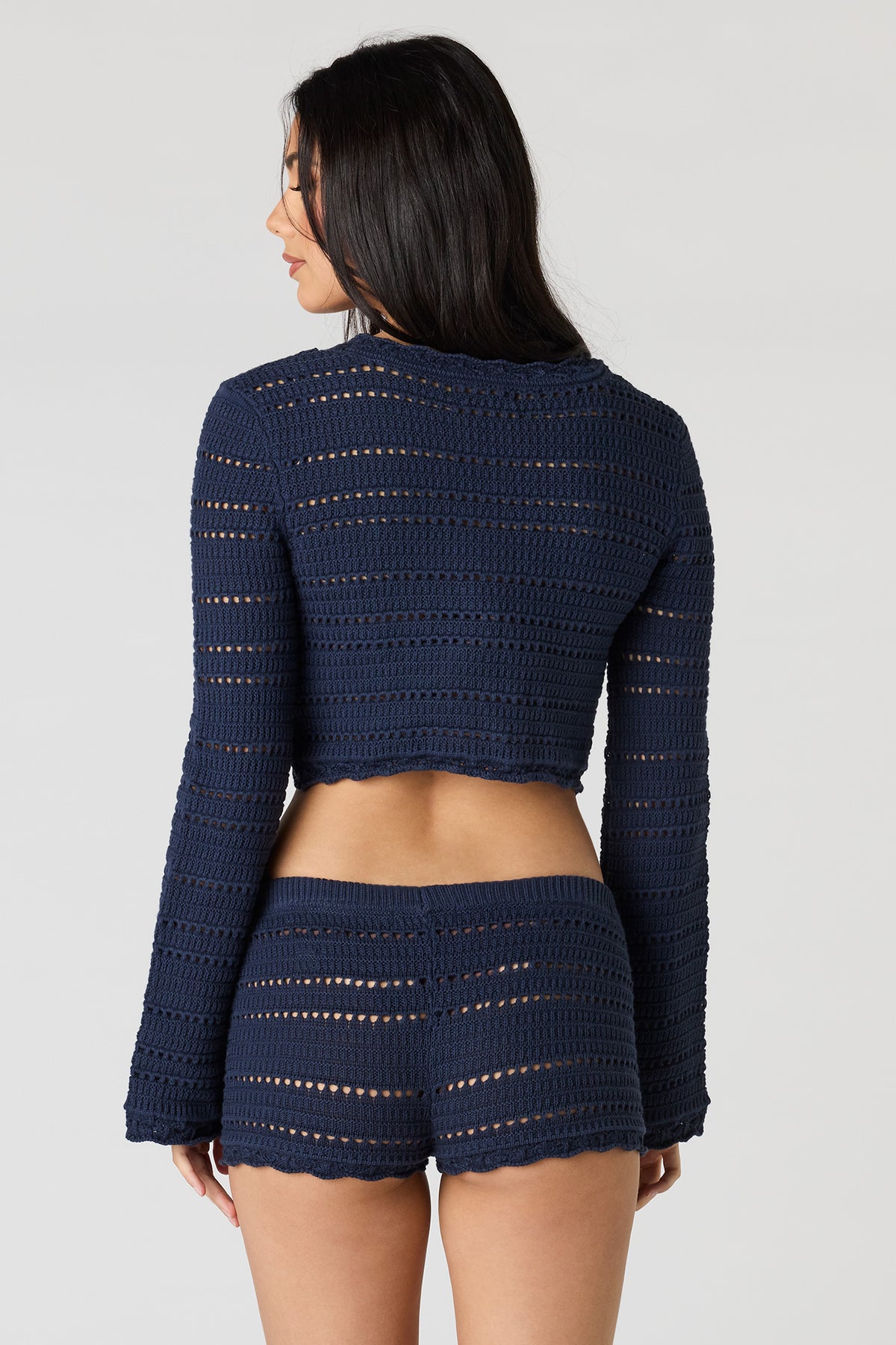 Vue alternative 2. Short court crocheté