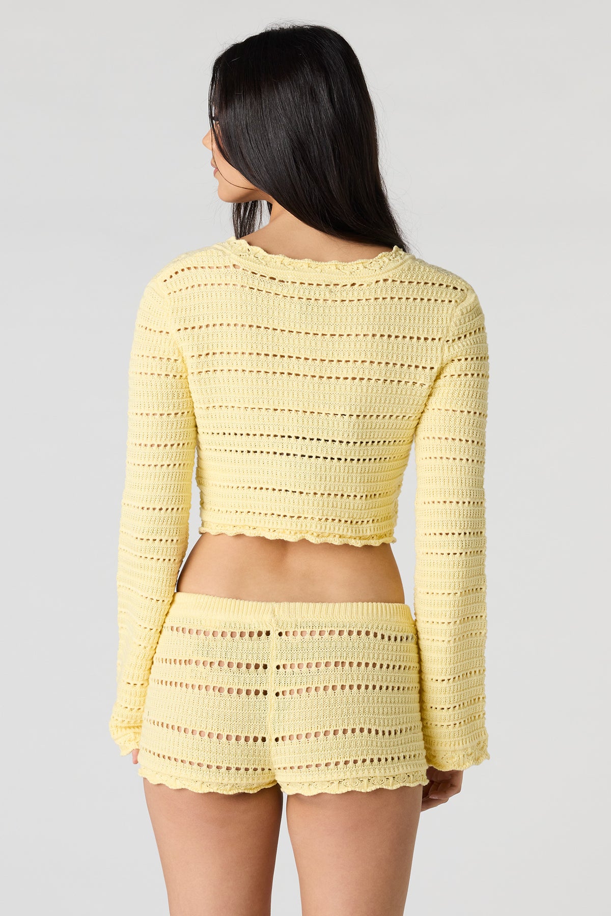Vue alternative 2. Short court crocheté