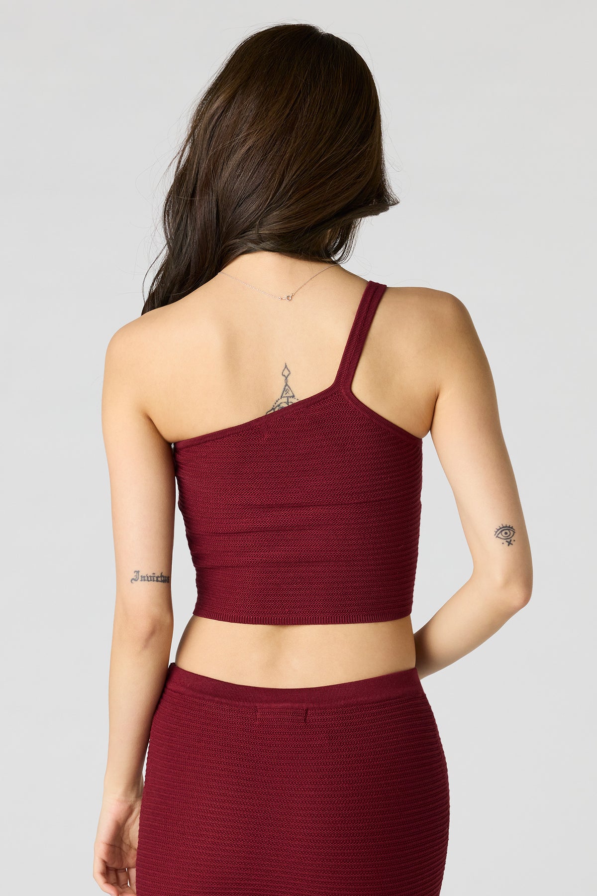 Vue alternative 2. Camisole crochetée à épaule dégagée