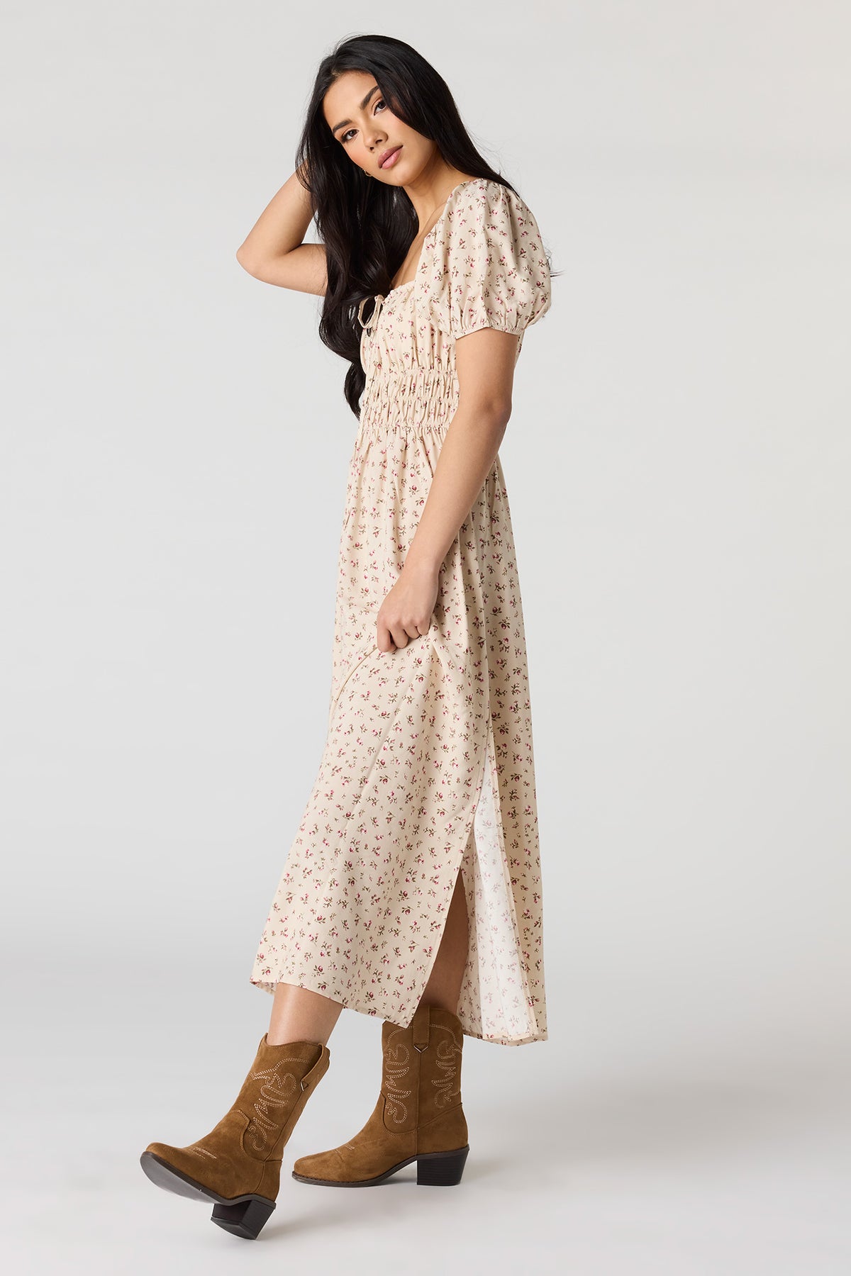 Vue alternative 2. Robe midi fleurie avec manches bouffantes