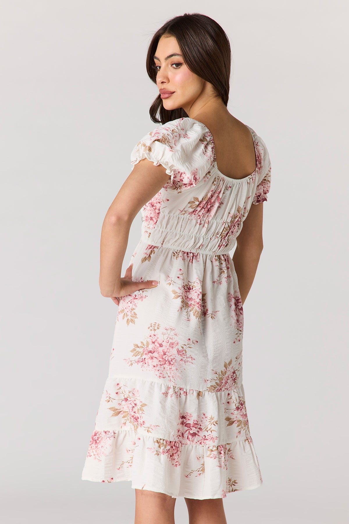 Vue alternative 2. Robe midi volantée à manches bouffantes