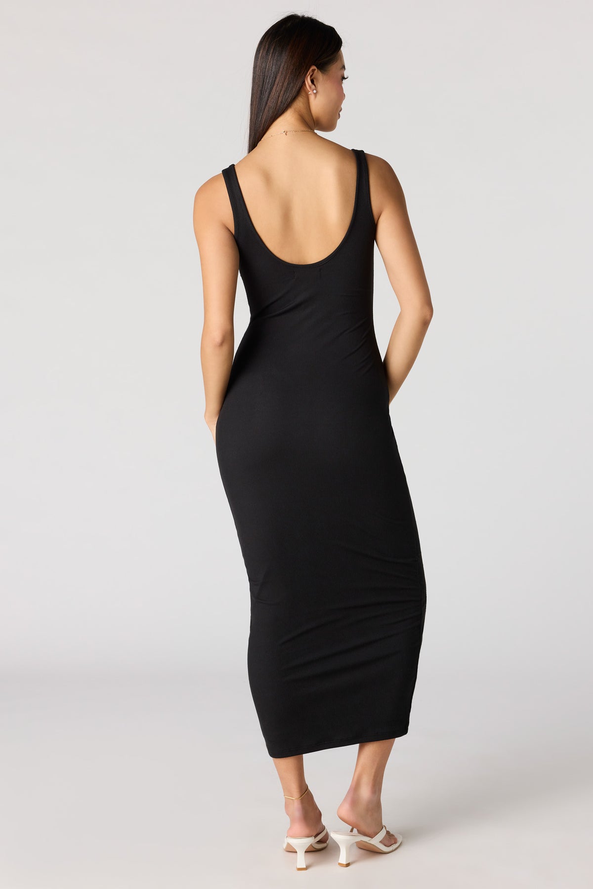 Vue alternative 3. Robe midi moulante côtelée avec encolure dégagée