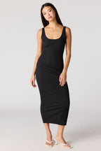 Robe midi moulante côtelée avec encolure dégagée