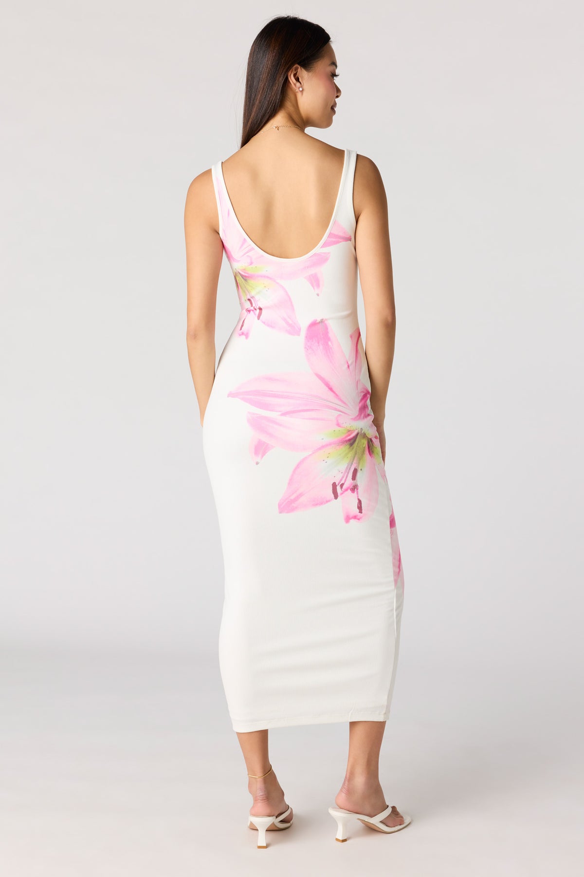 Vue alternative 3. Robe midi moulante côtelée avec encolure dégagée