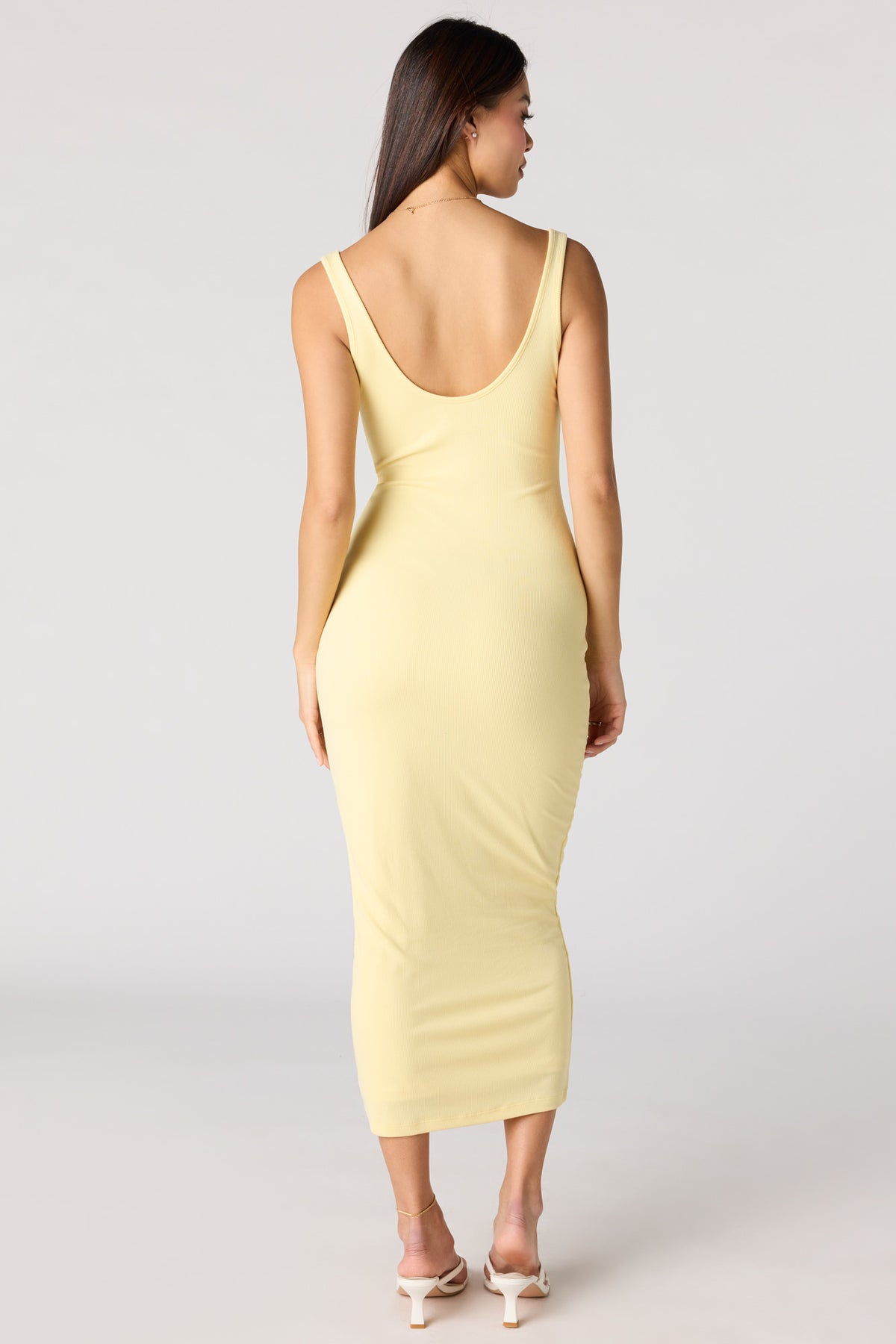 Vue alternative 3. Robe midi moulante côtelée avec encolure dégagée