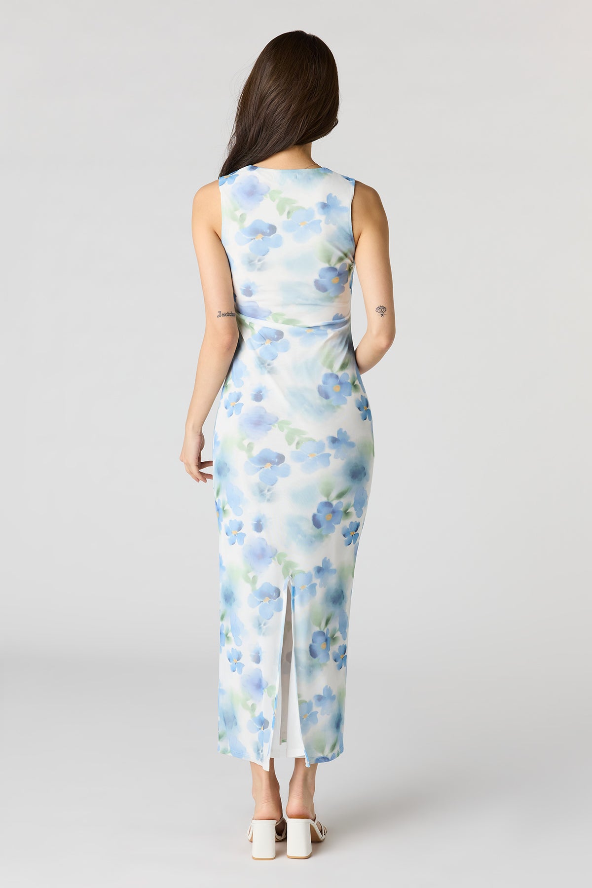 Vue alternative 3. Robe maxi en filet à imprimé floral et encolure carrée