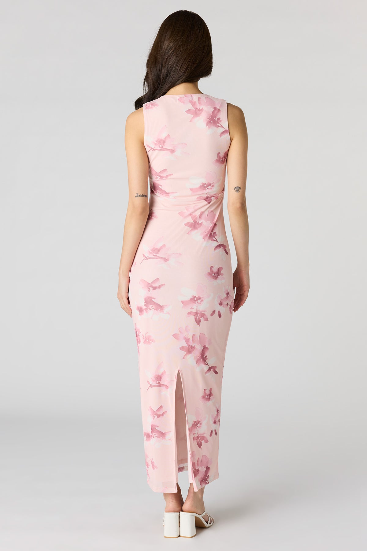 Vue alternative 3. Robe maxi en filet à imprimé floral et encolure carrée