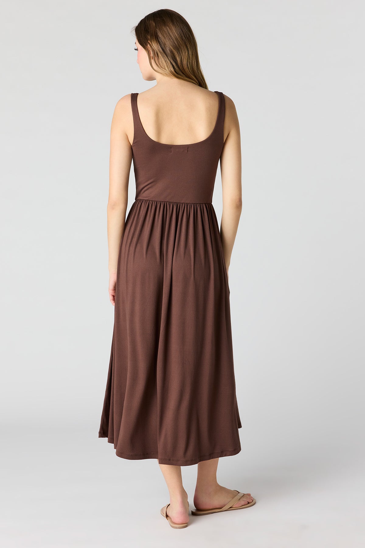 Vue alternative 3. Robe-débardeur midi