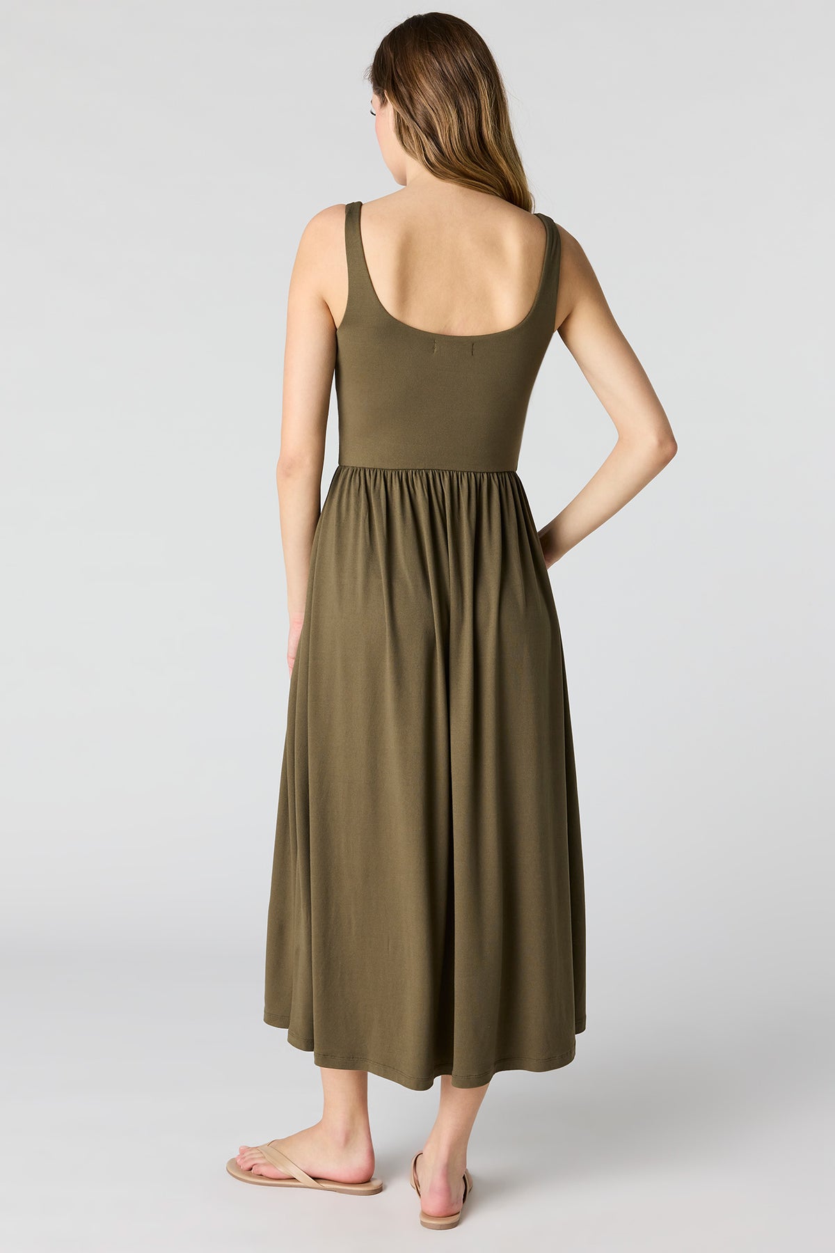 Vue alternative 3. Robe-débardeur midi