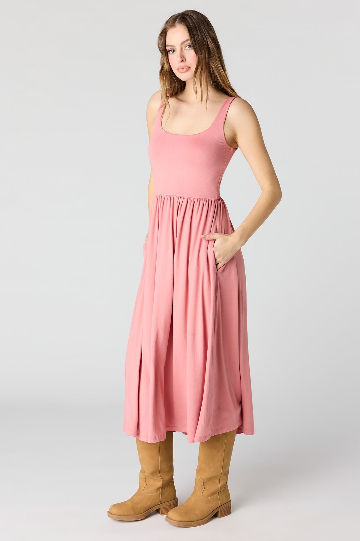 Vue alternative 2. Robe-débardeur midi