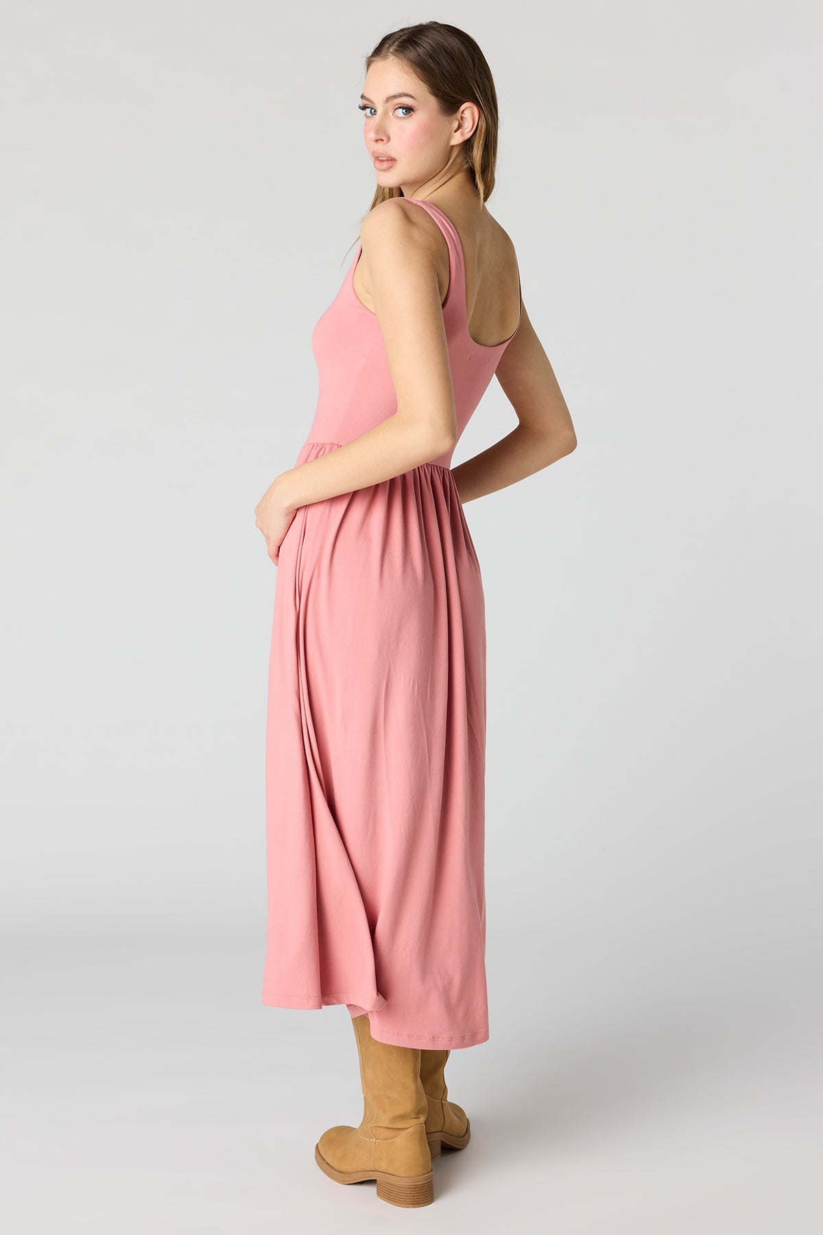Vue alternative 3. Robe-débardeur midi
