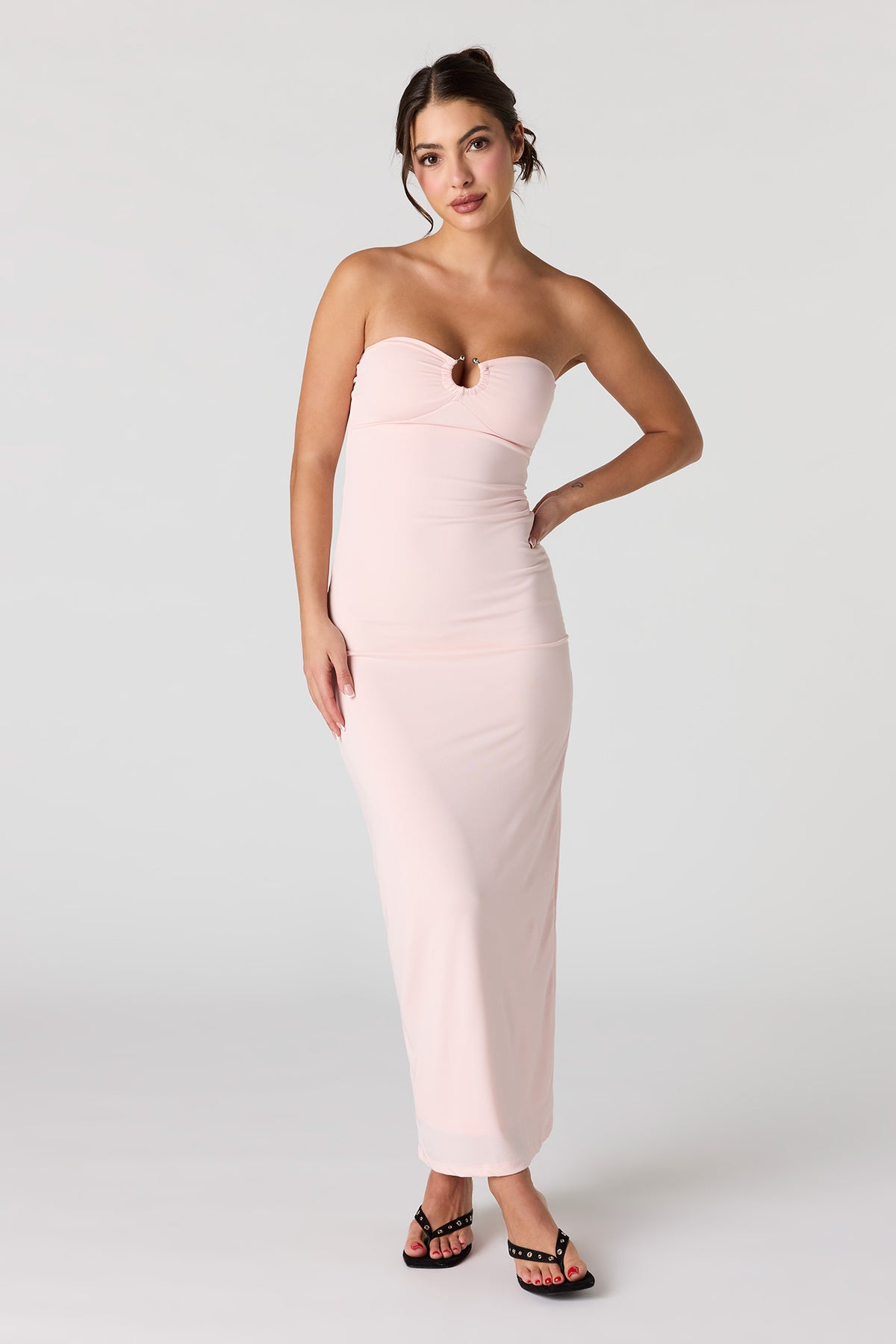 Robe tubulaire ruchée avec anneau en O à l'avant