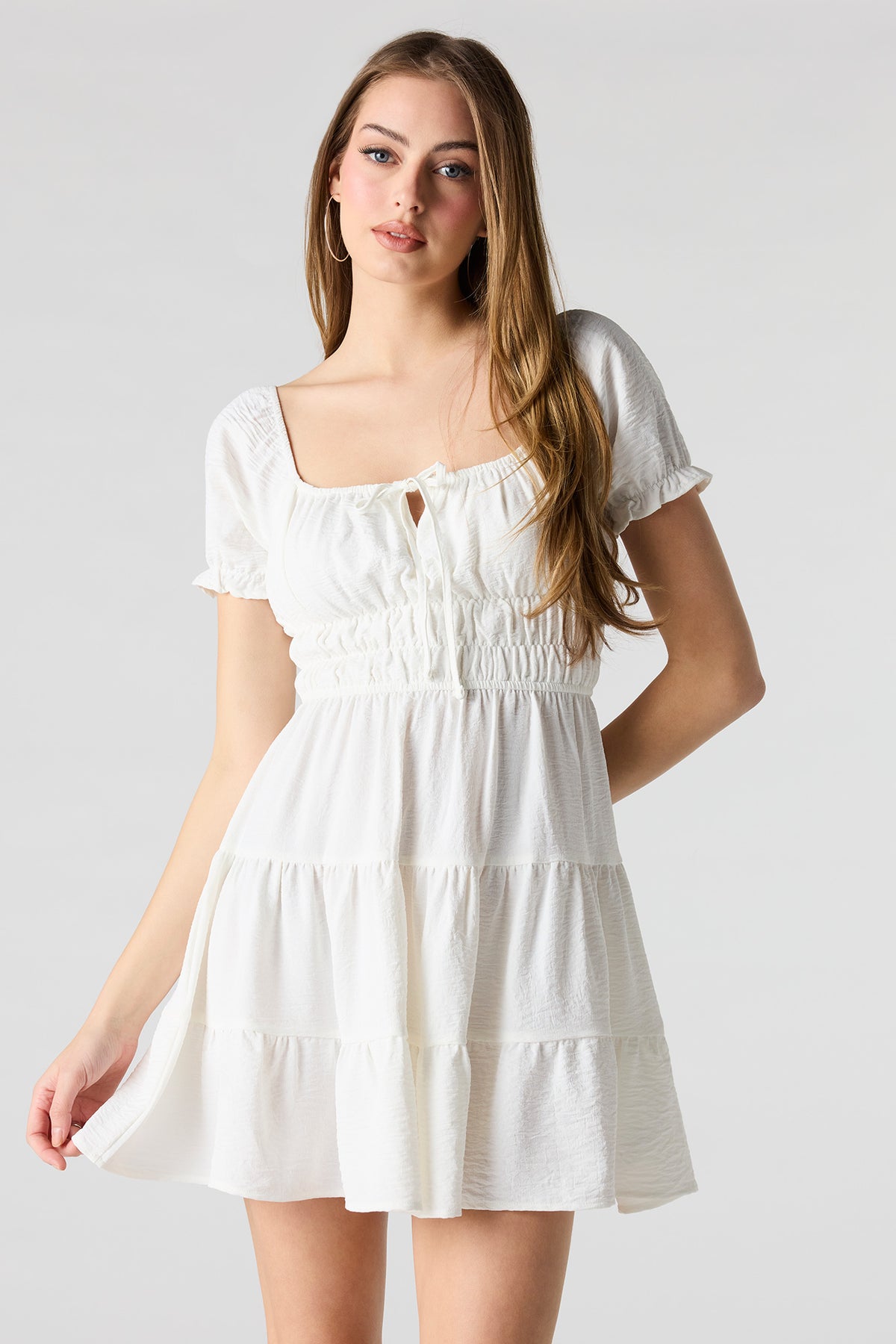 Minirobe volantée à manches courtes bouffantes