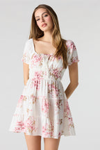 Minirobe volantée à manches courtes bouffantes