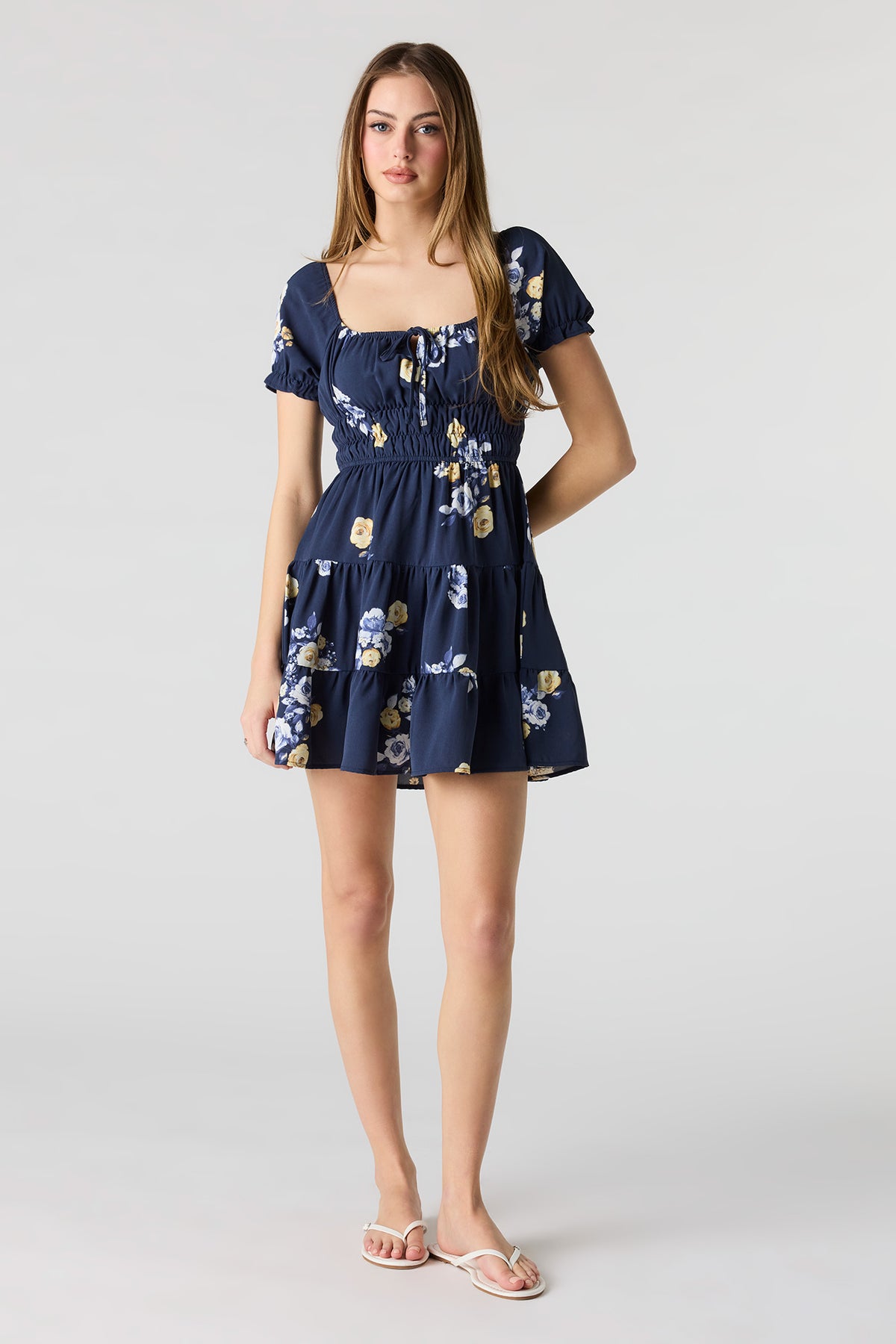 Vue alternative 3. Minirobe volantée à manches courtes bouffantes