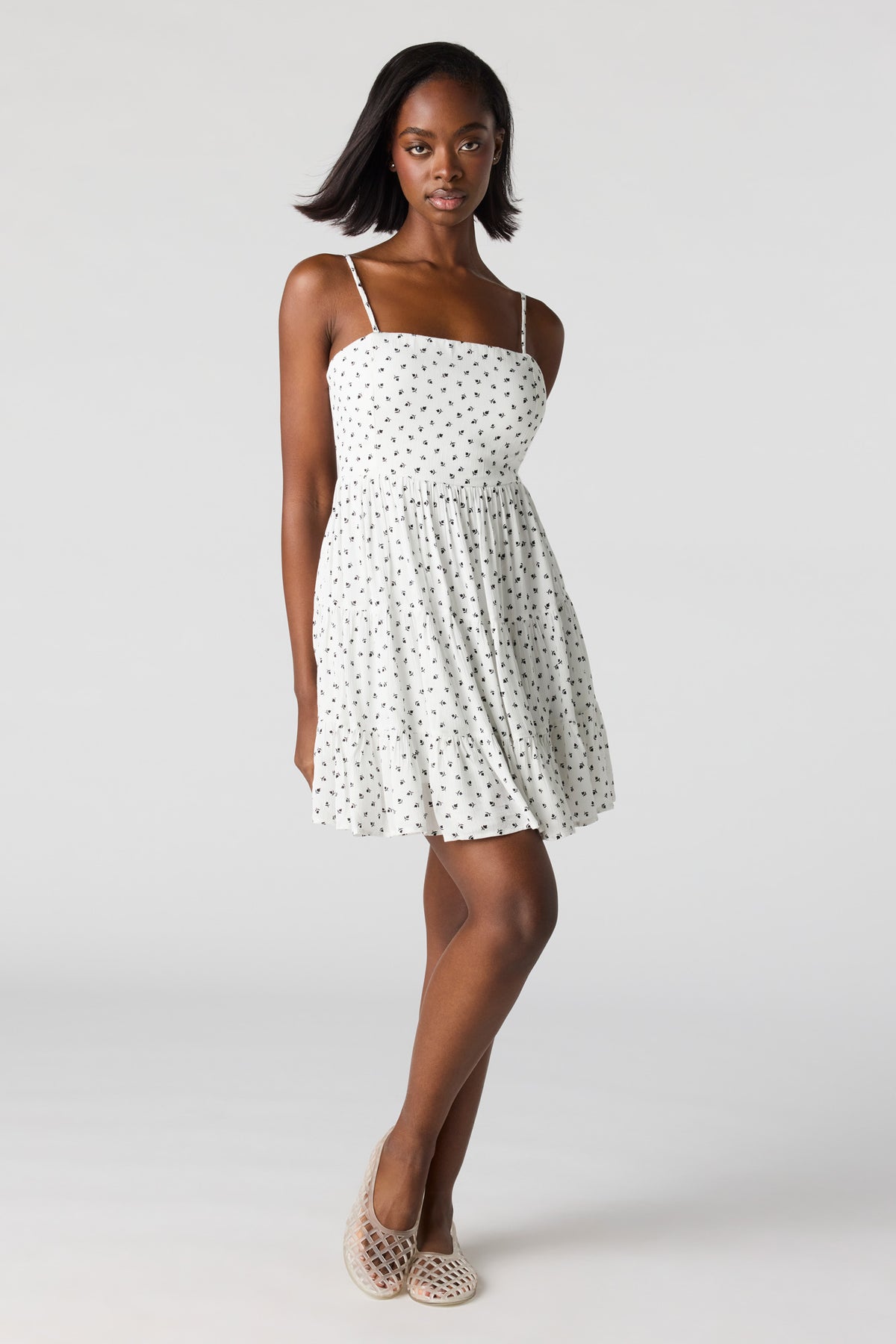Vue alternative 3. Minirobe volantée sans soutien-gorge intégré