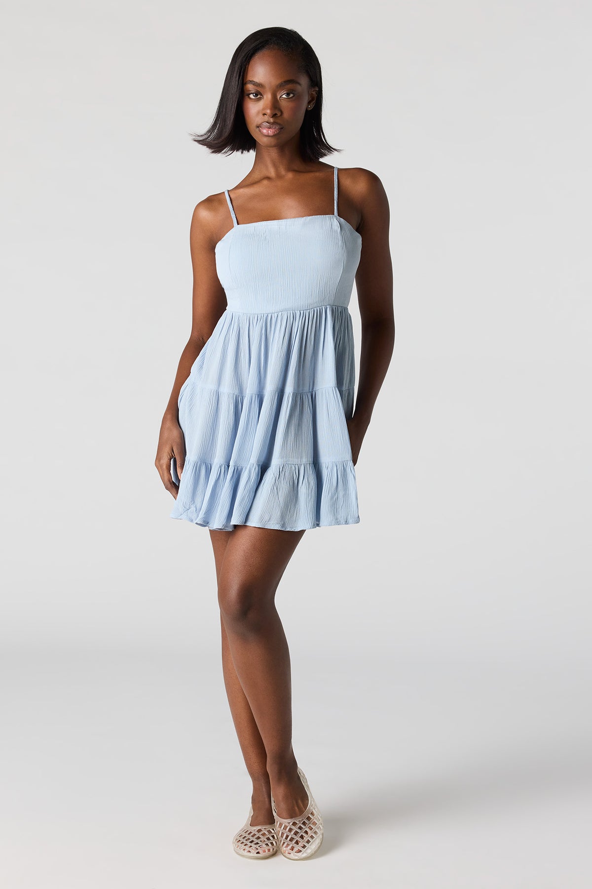 Vue alternative 3. Minirobe volantée sans soutien-gorge intégré