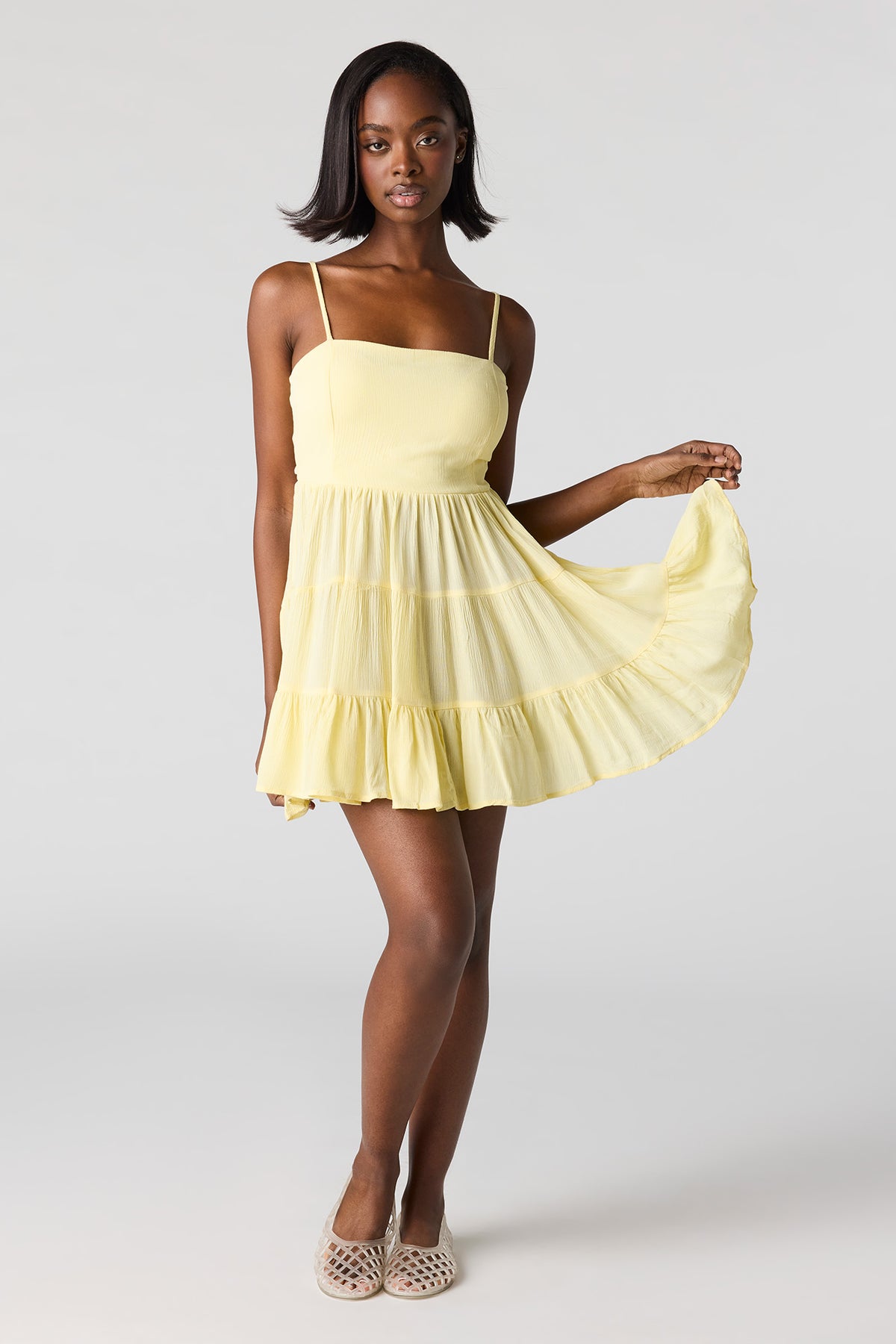Vue alternative 3. Minirobe volantée sans soutien-gorge intégré