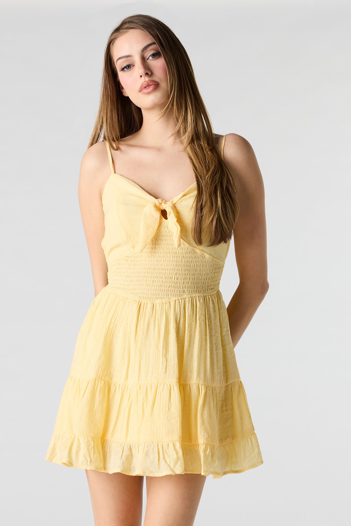 Vue alternative 4. Minirobe à décolleté en coeur avec attache