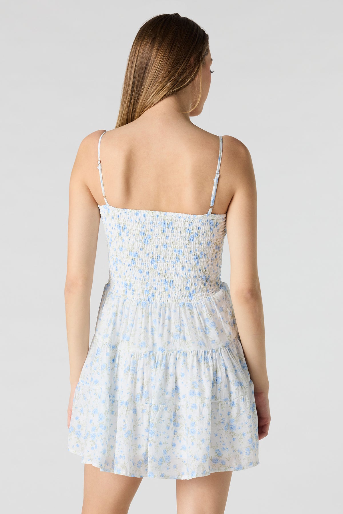 Vue alternative 2. Minirobe volantée smockée